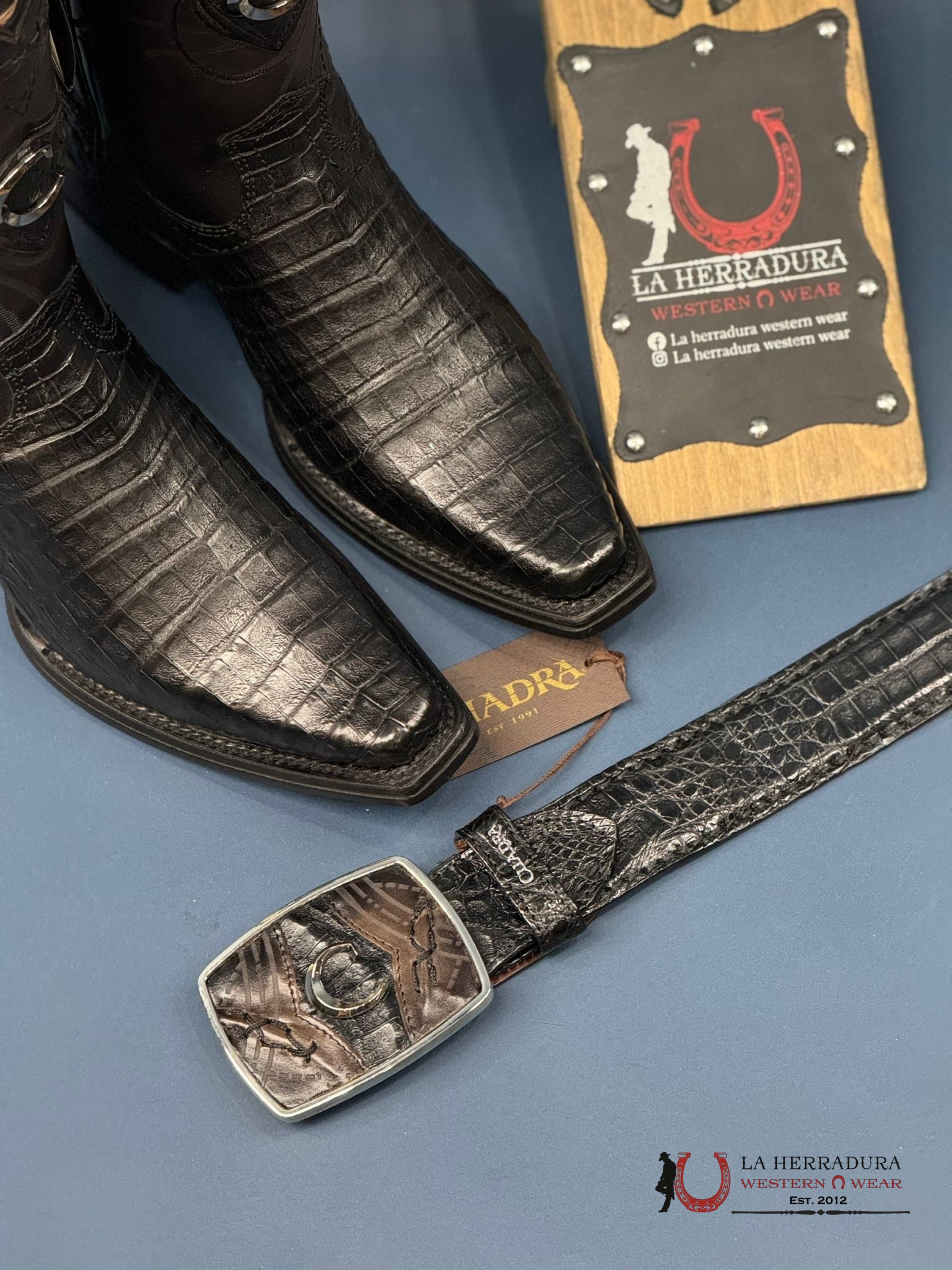 Cuadra Boot Fuscus Caiman Belly Pl Negro Laser & Embroidery Narrow Square Toe Botas Hombres