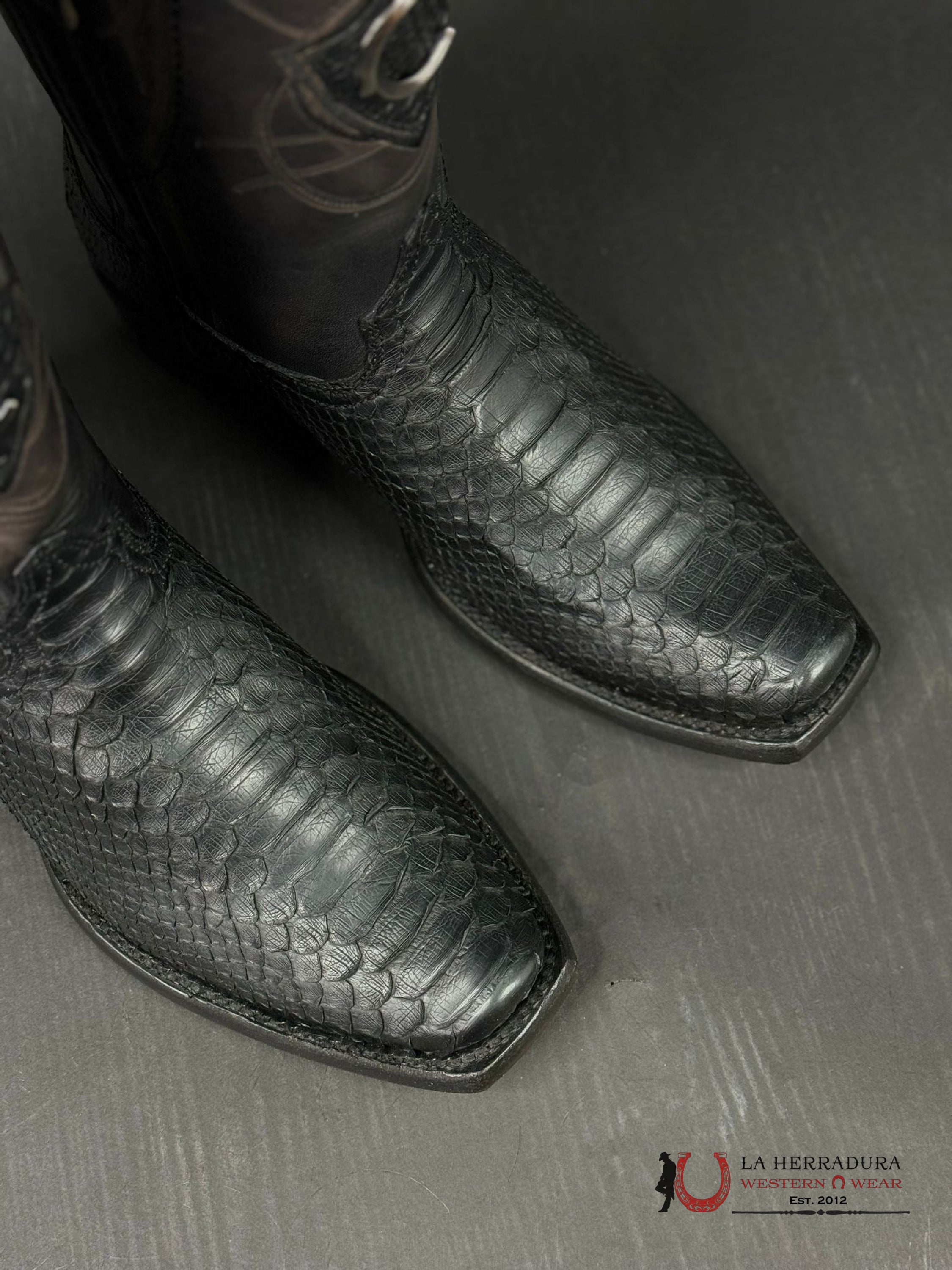 Cuadra Boots Python Plunge Black Laser & Embroidered Narrow Square Toe Botas Hombres