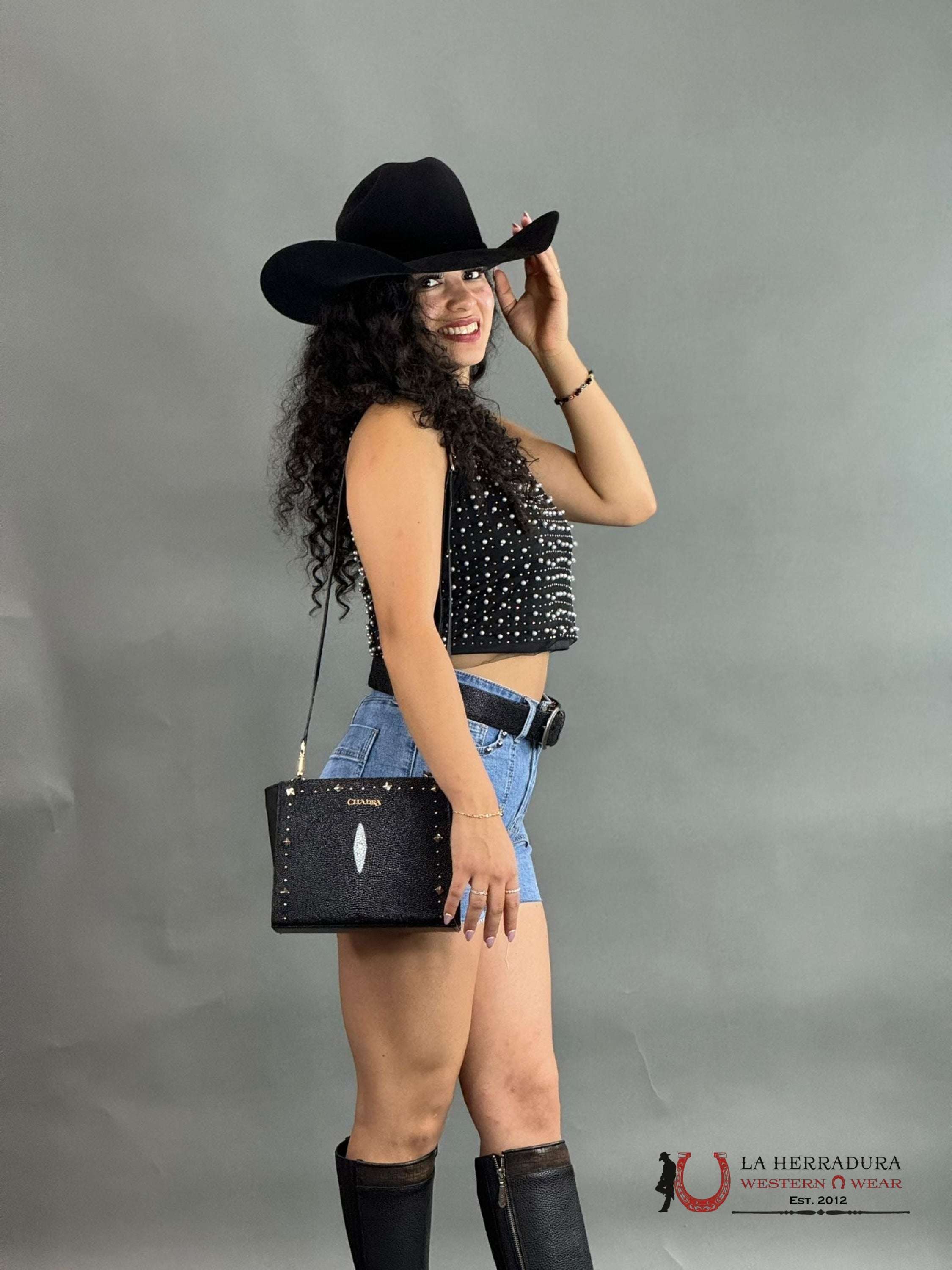 Cuadra Mantarraya Black Studs Bag Ropa Mujeres