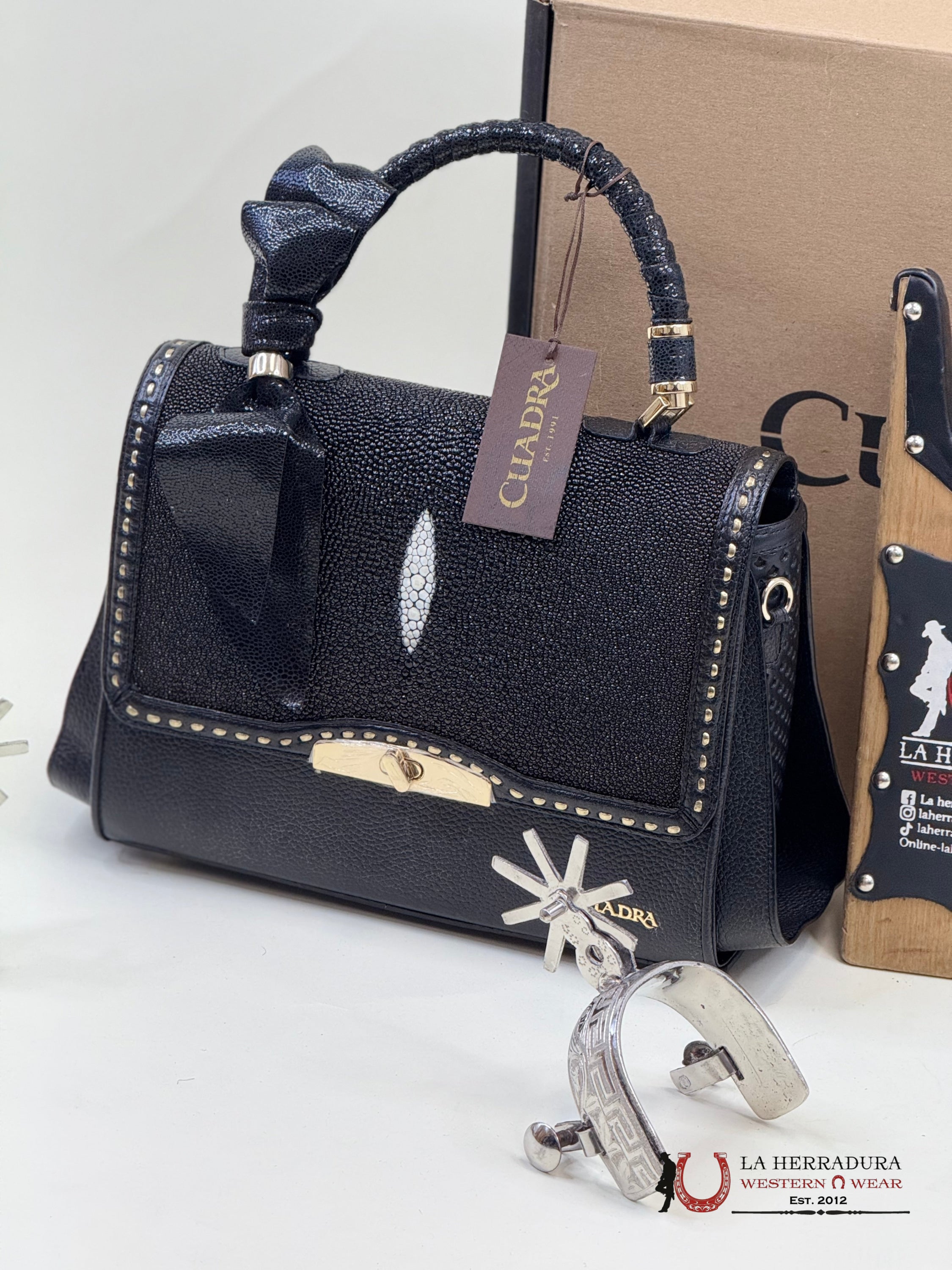 Cuadra Mantarraya Hand Bag Black Ropa Mujeres