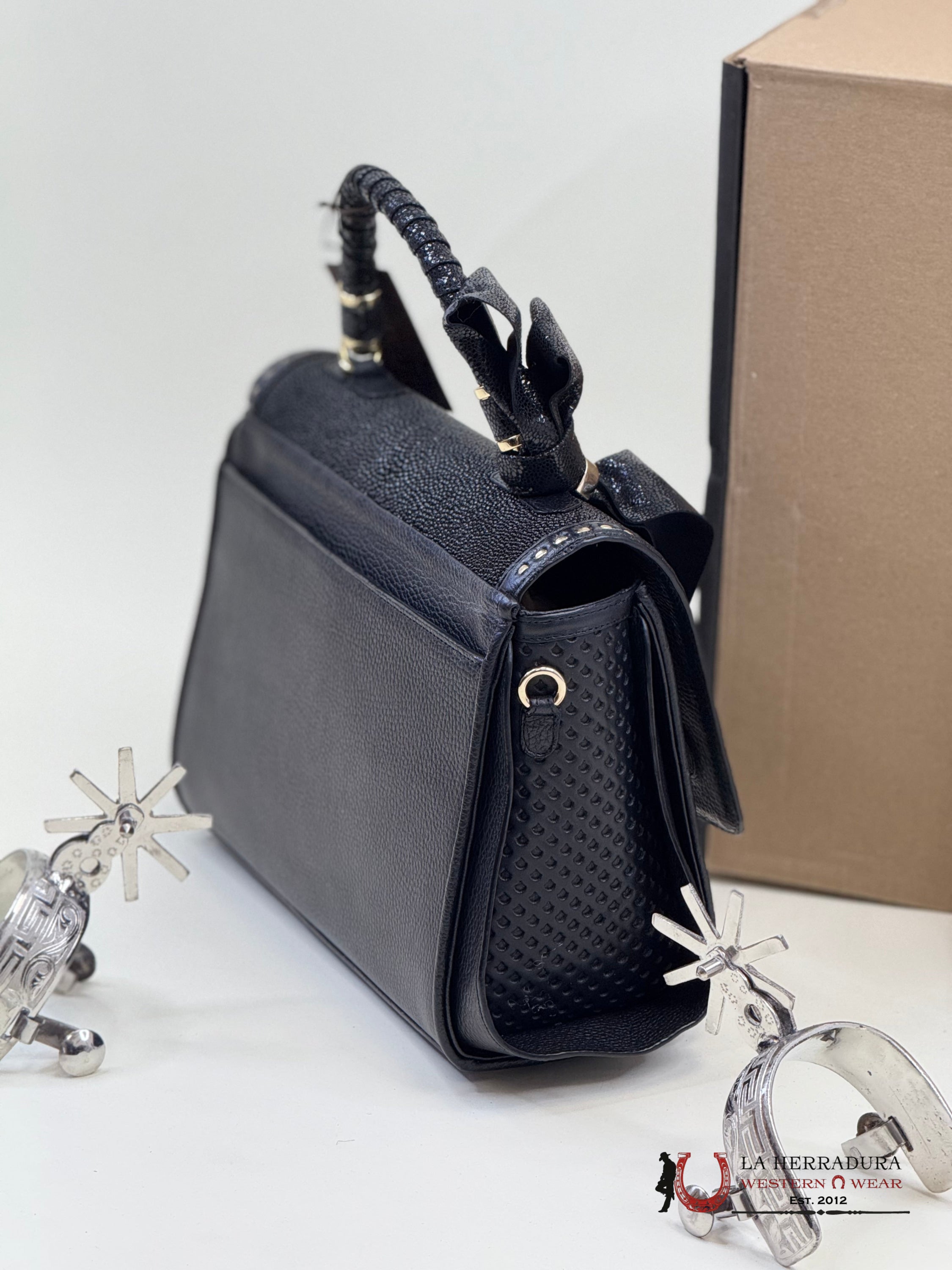 Cuadra Mantarraya Hand Bag Black Ropa Mujeres