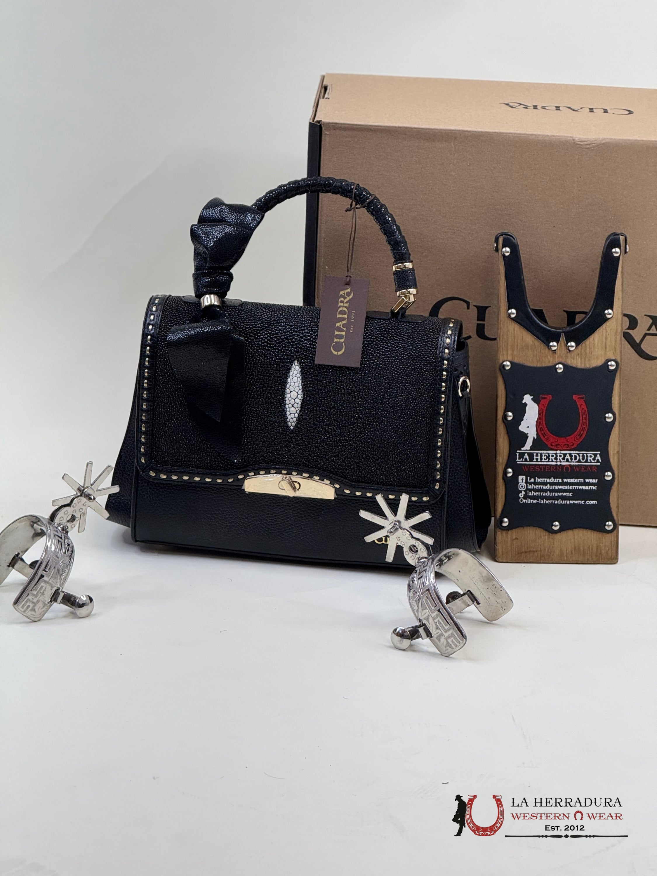 Cuadra Mantarraya Hand Bag Black Ropa Mujeres