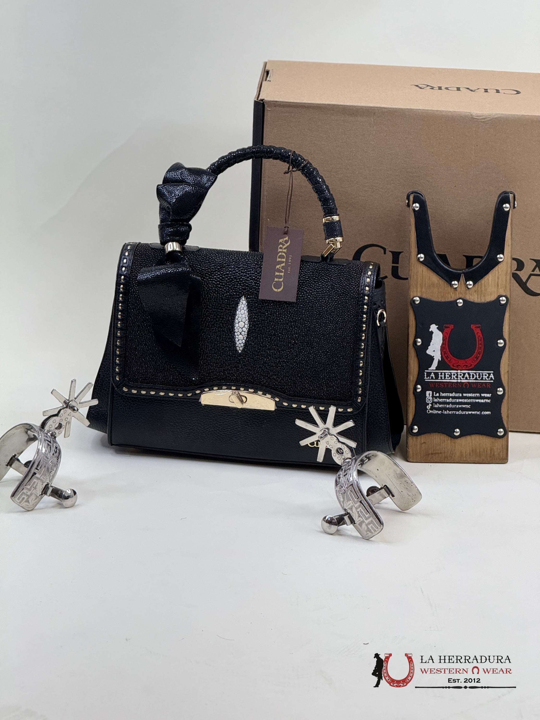 Cuadra Mantarraya Hand Bag Black Ropa Mujeres