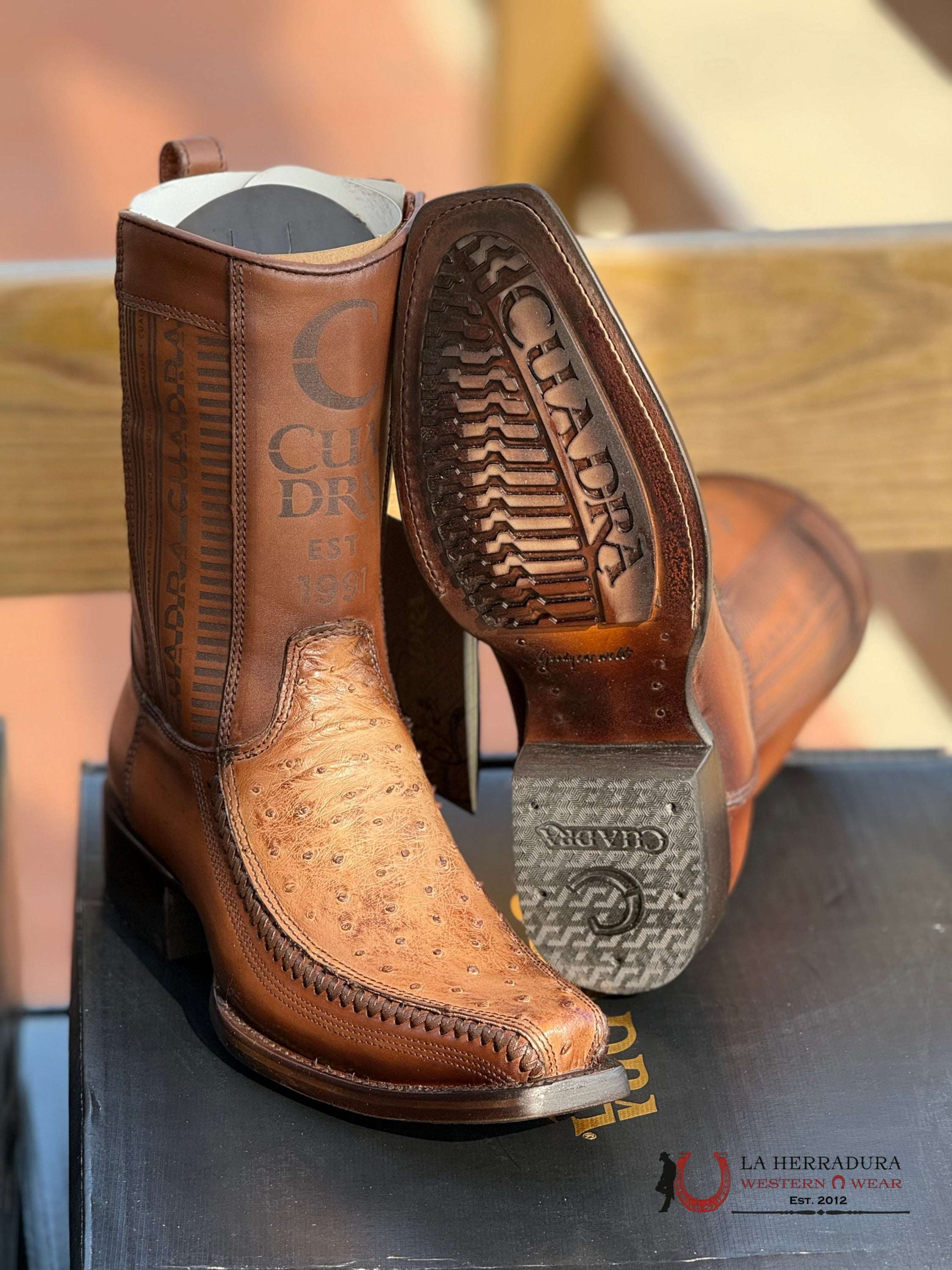 Cuadra Short Boot Avesruz Lugano Cafe Woven Narrow Square Toe Botas Hombres