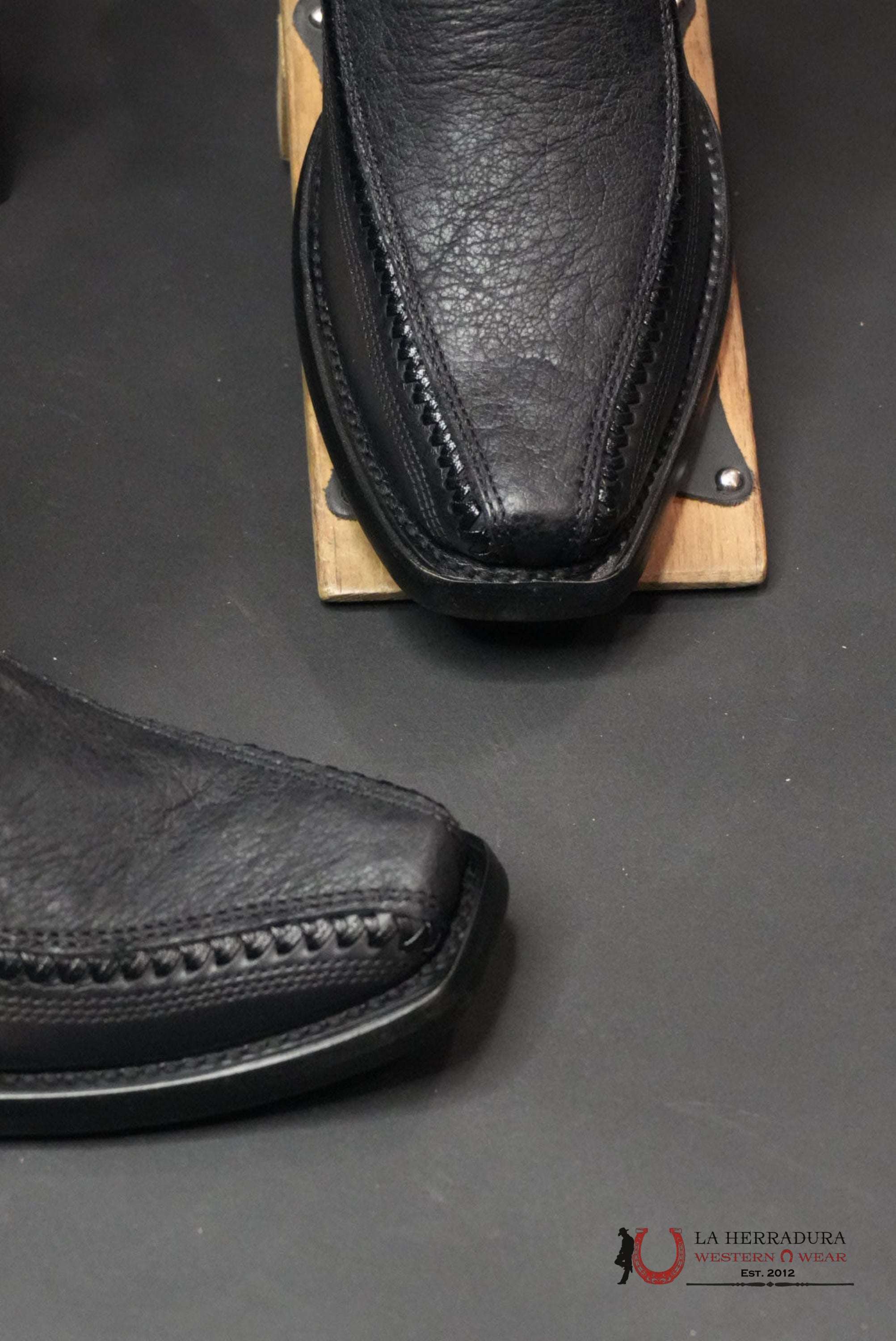 CUADRA SHORT BOOT ELEFANTE DUSTY BLACK LASER & WOVEN NARROW SQUARE TOE BOTAS HOMBRES
