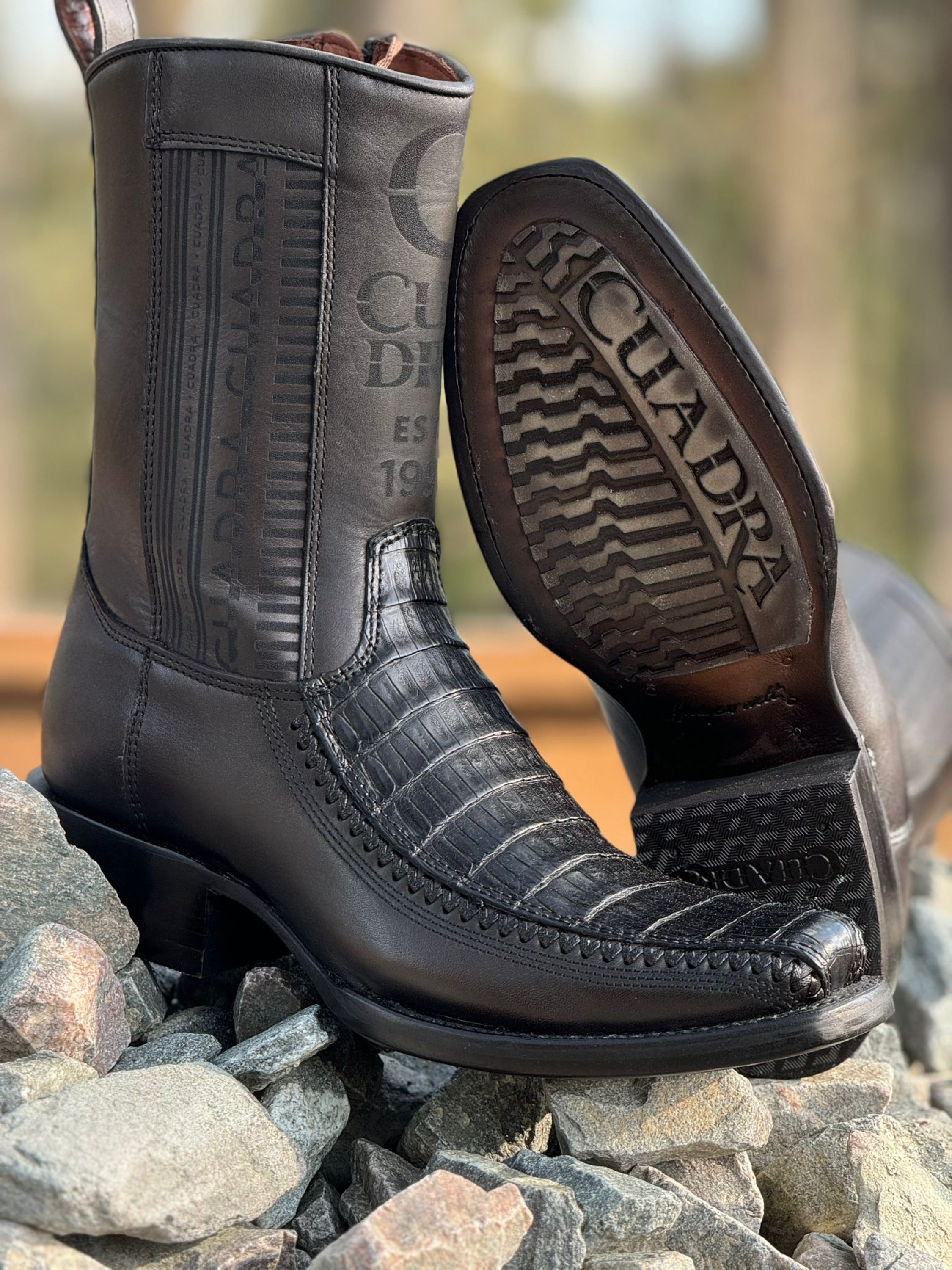 Cuadra Short Boot Plunge Black Caiman Laser & Woven Narrow Square Toe Botas Hombres