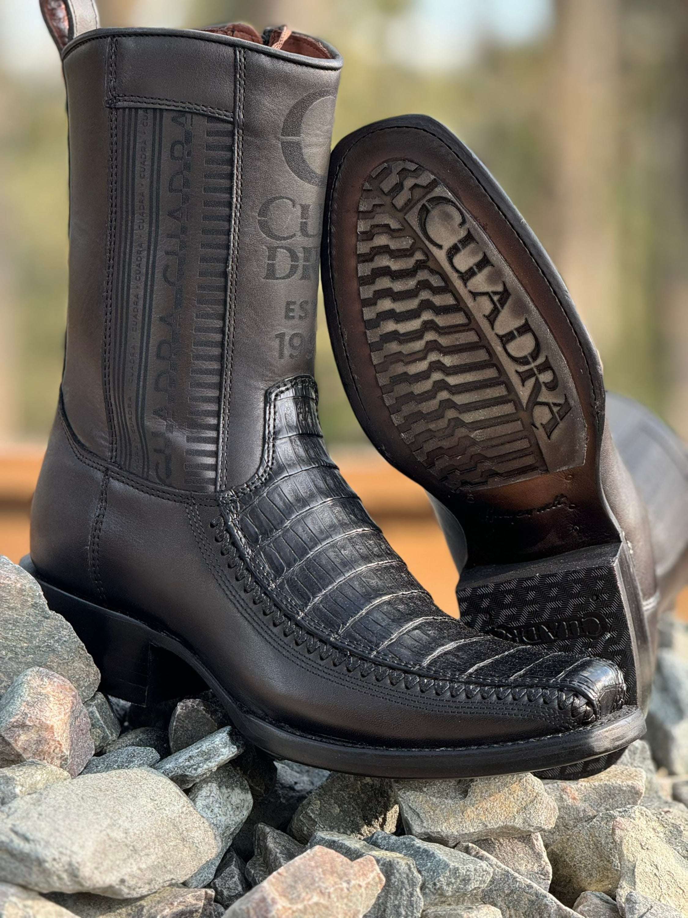 Cuadra Short Boot Plunge Black Caiman Laser & Woven Narrow Square Toe Botas Hombres
