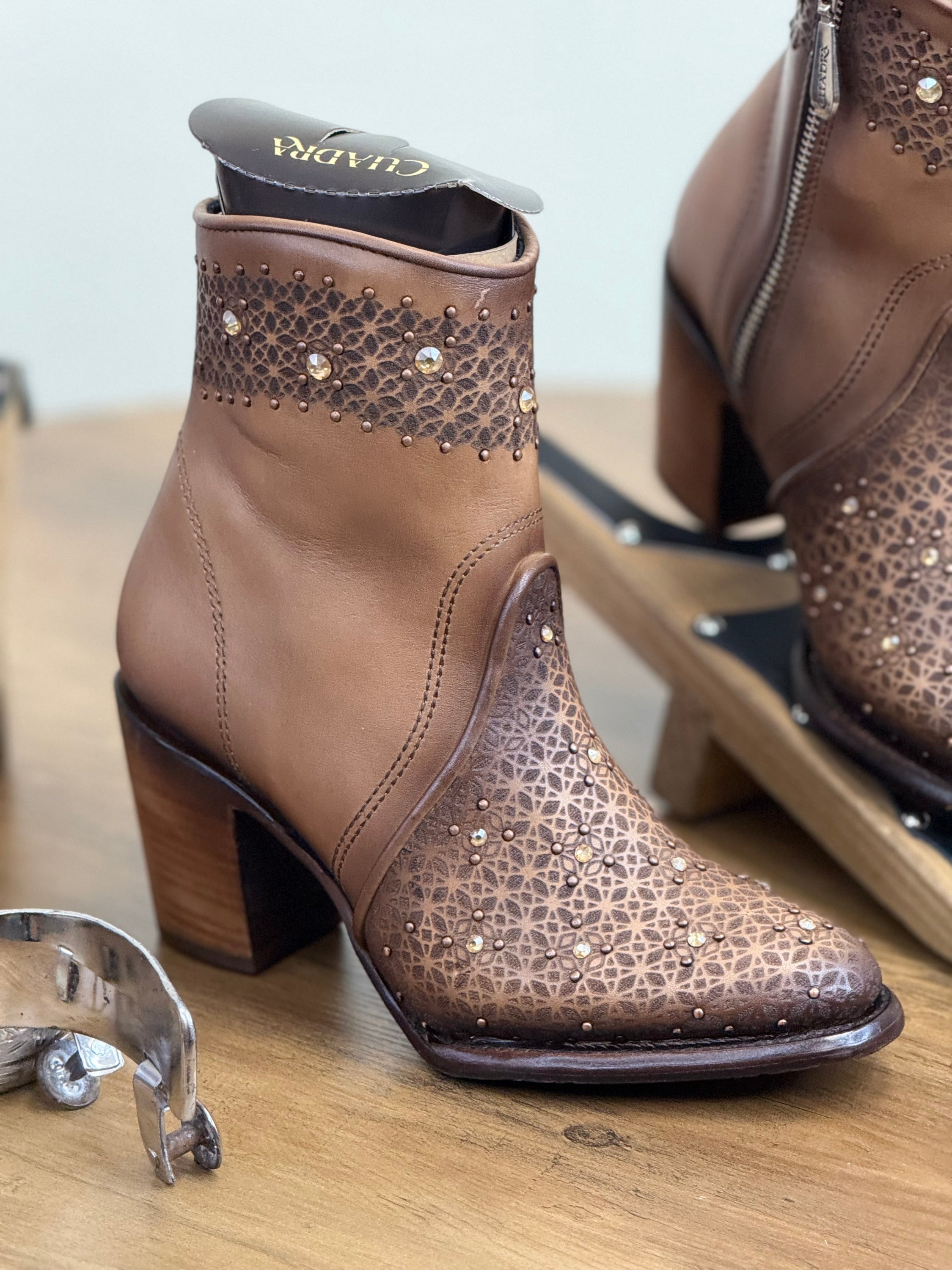 Cuadra Short Boot Res Crust Arena Brown Cu773 Botas Mujeres