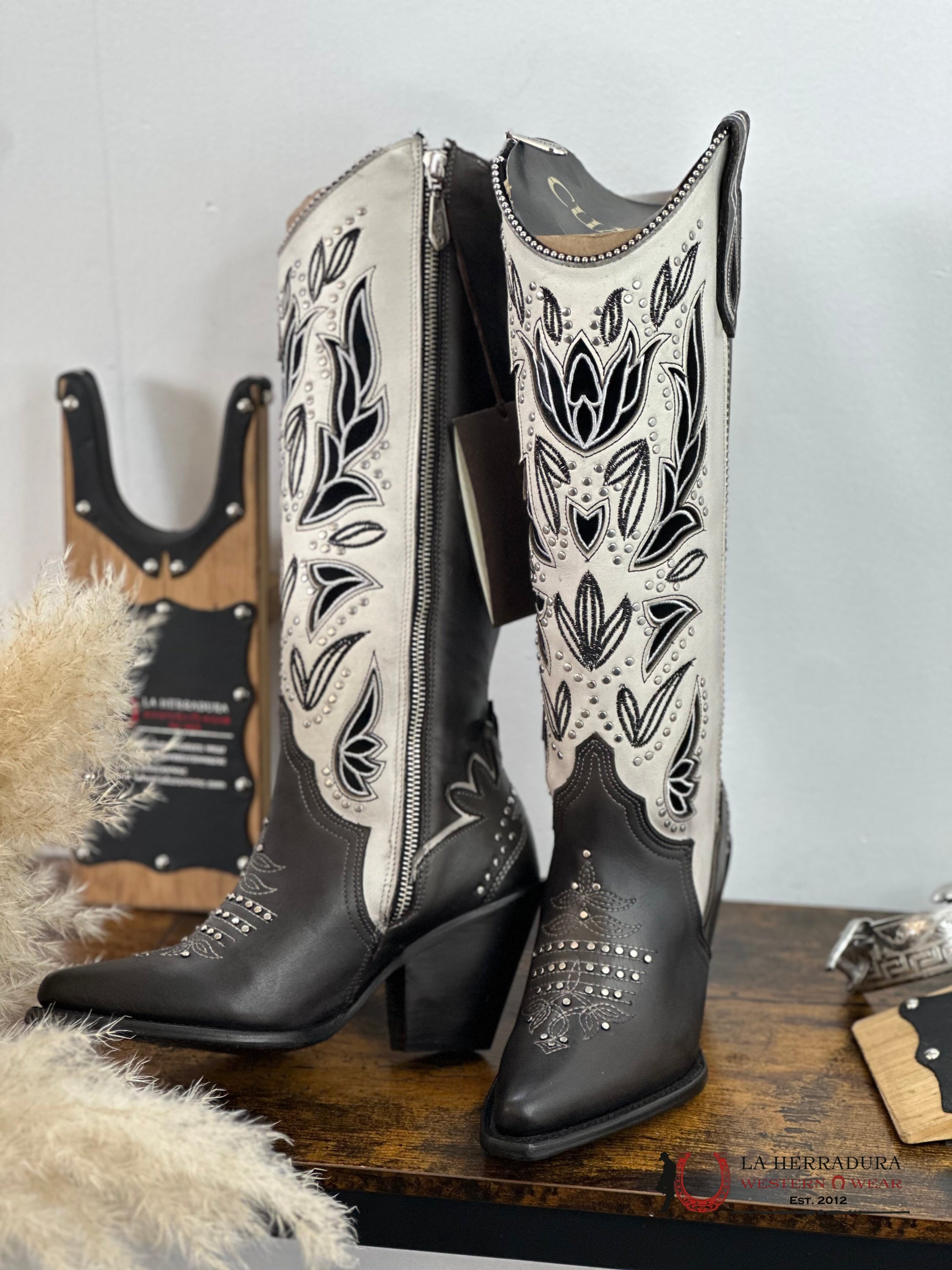 Cuadra Womens Res Crust Tokio Grey Embroidery & Cut Out Studs Snip Toe Tall Boot Botas Mujeres