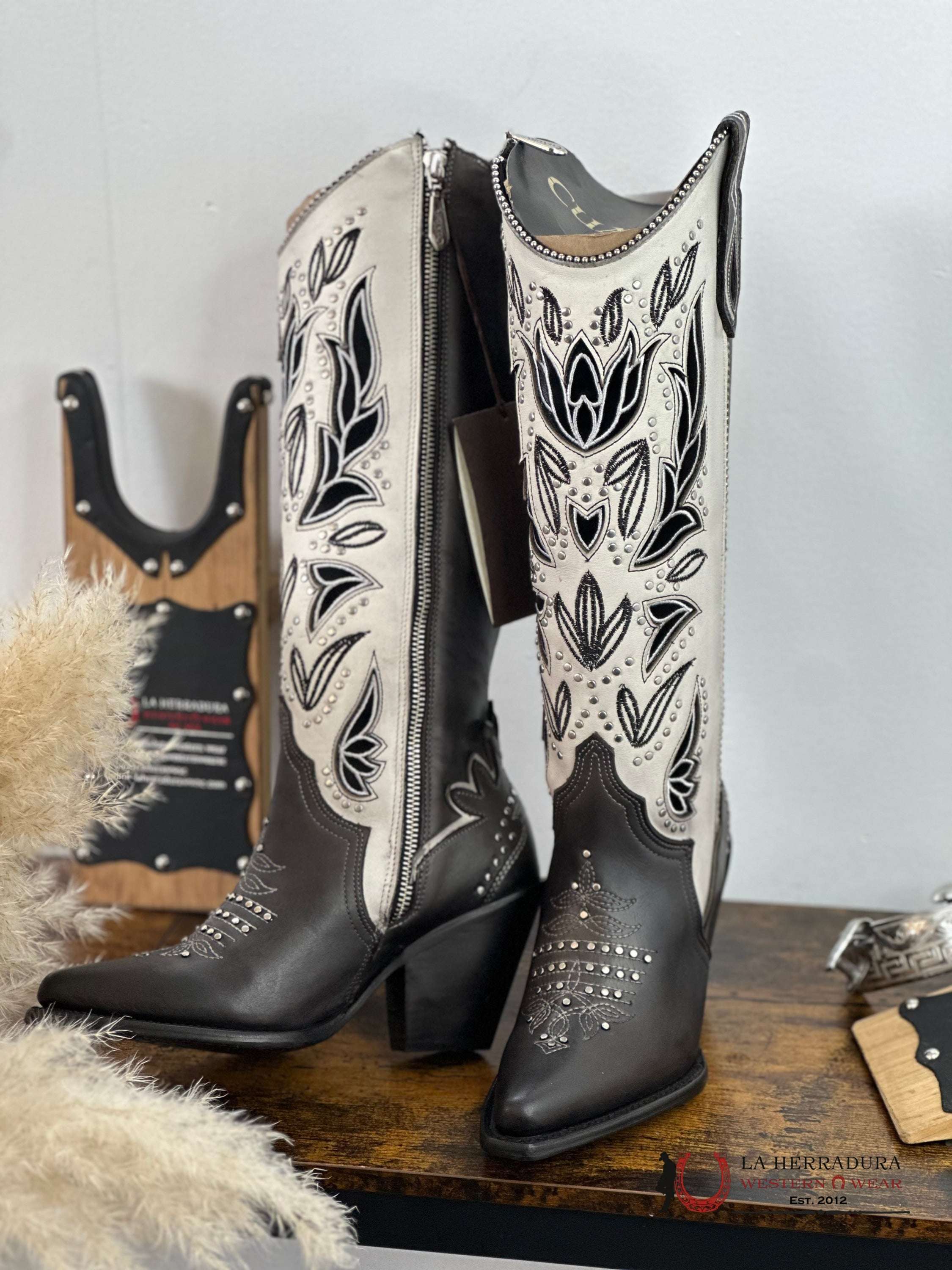 Cuadra Womens Res Crust Tokio Grey Embroidery & Cut Out Studs Snip Toe Tall Boot Botas Mujeres