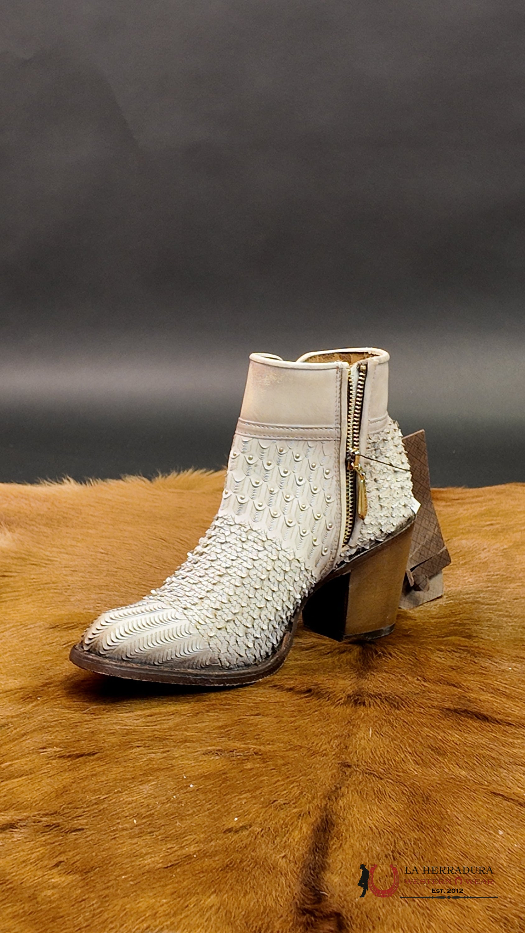 CUADRA WOMENS SHORT BOOT WHITE FRINGE SNIP TOE BOTAS MUJERES