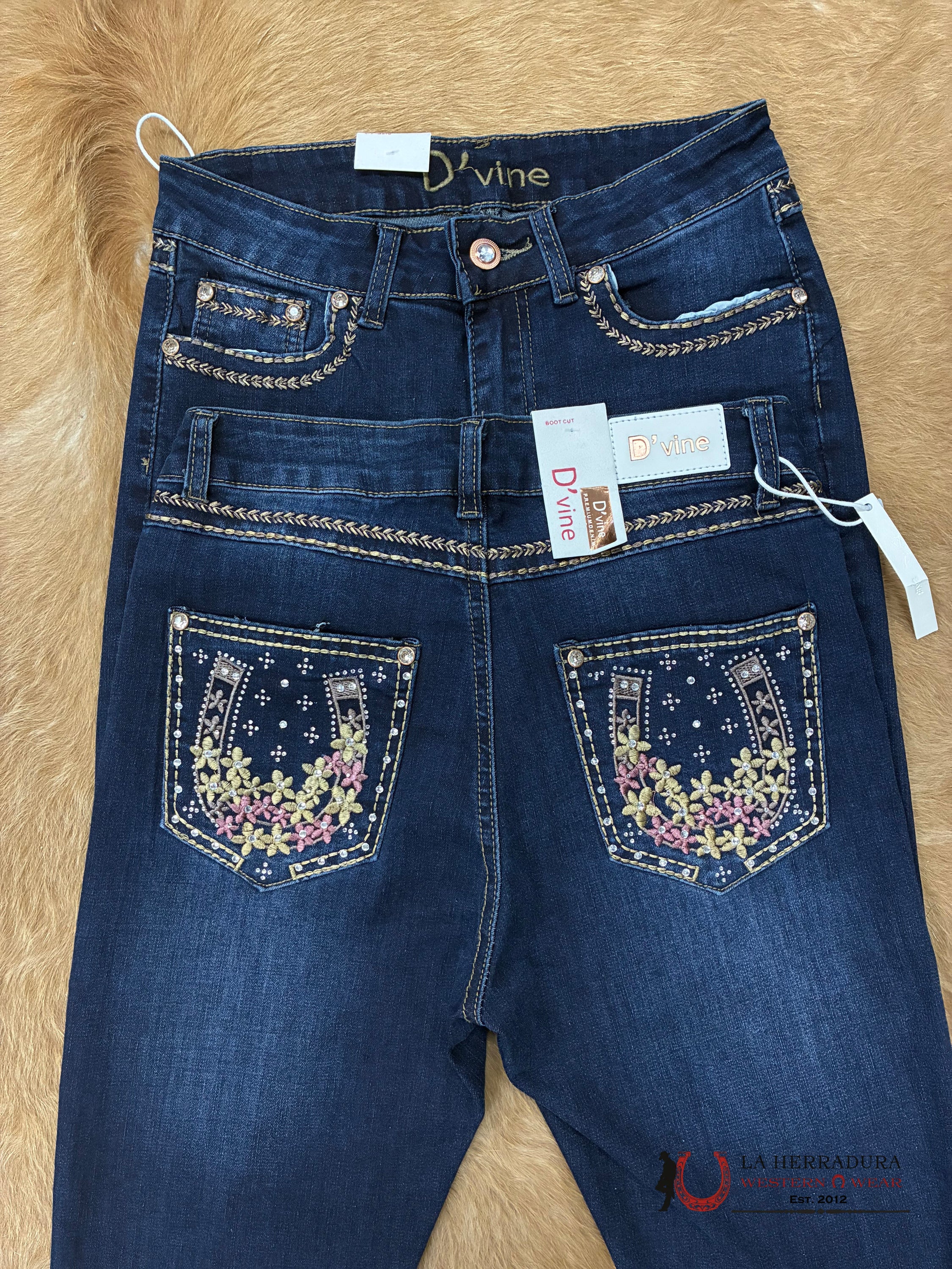 D’VINE INDIGO HORSE SHOSE WITH FLOWERS EMBROIDERY RHINESTONE BOOT CUT JEAN AD-600 ROPA MUJERES