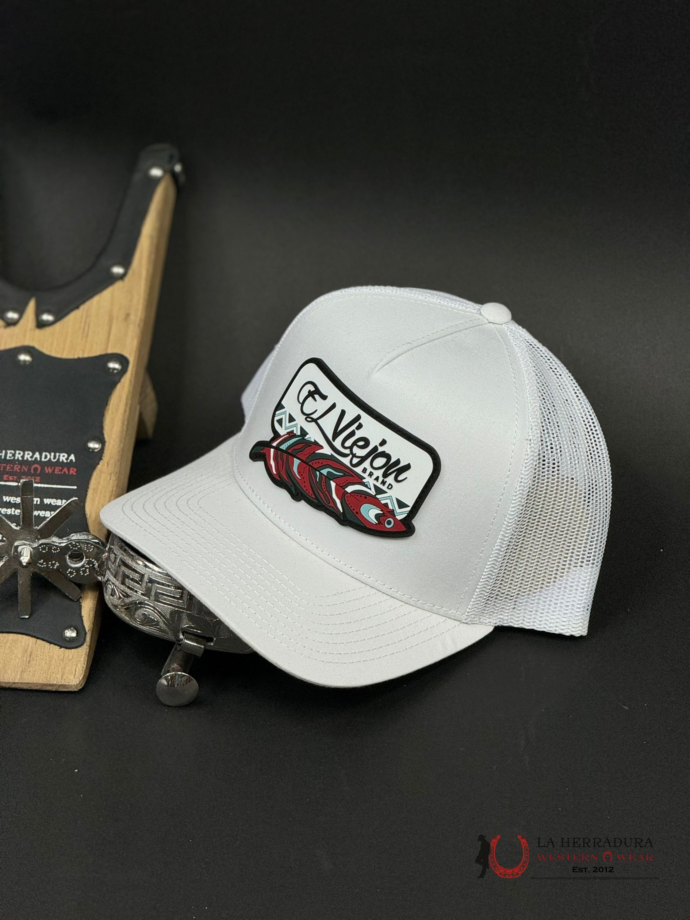 El Viejon Red Feather White Cap Caps Mens Gorras Hombres