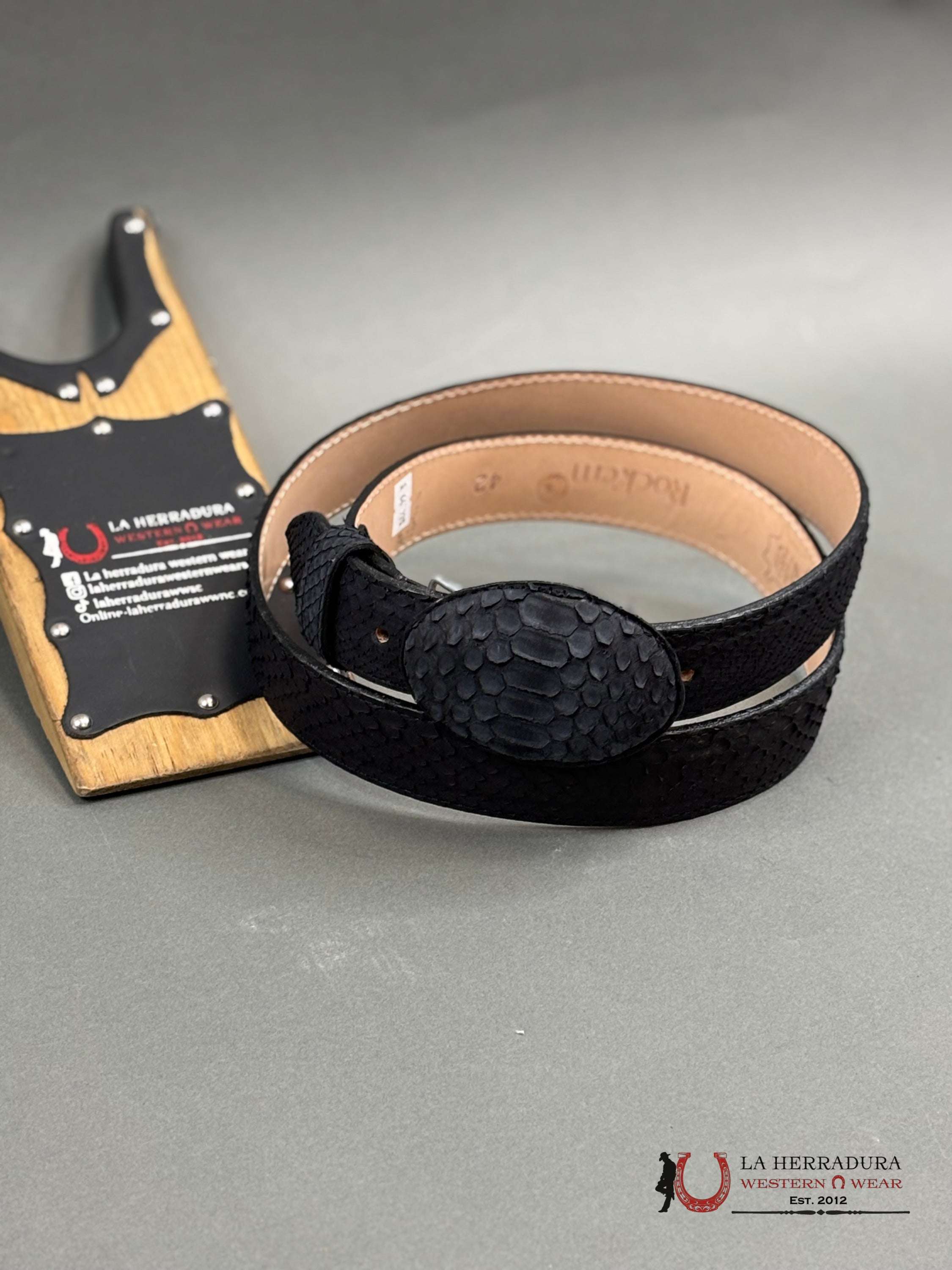 Exotic Python Black Belt Round Buckle Cinturones Hombres