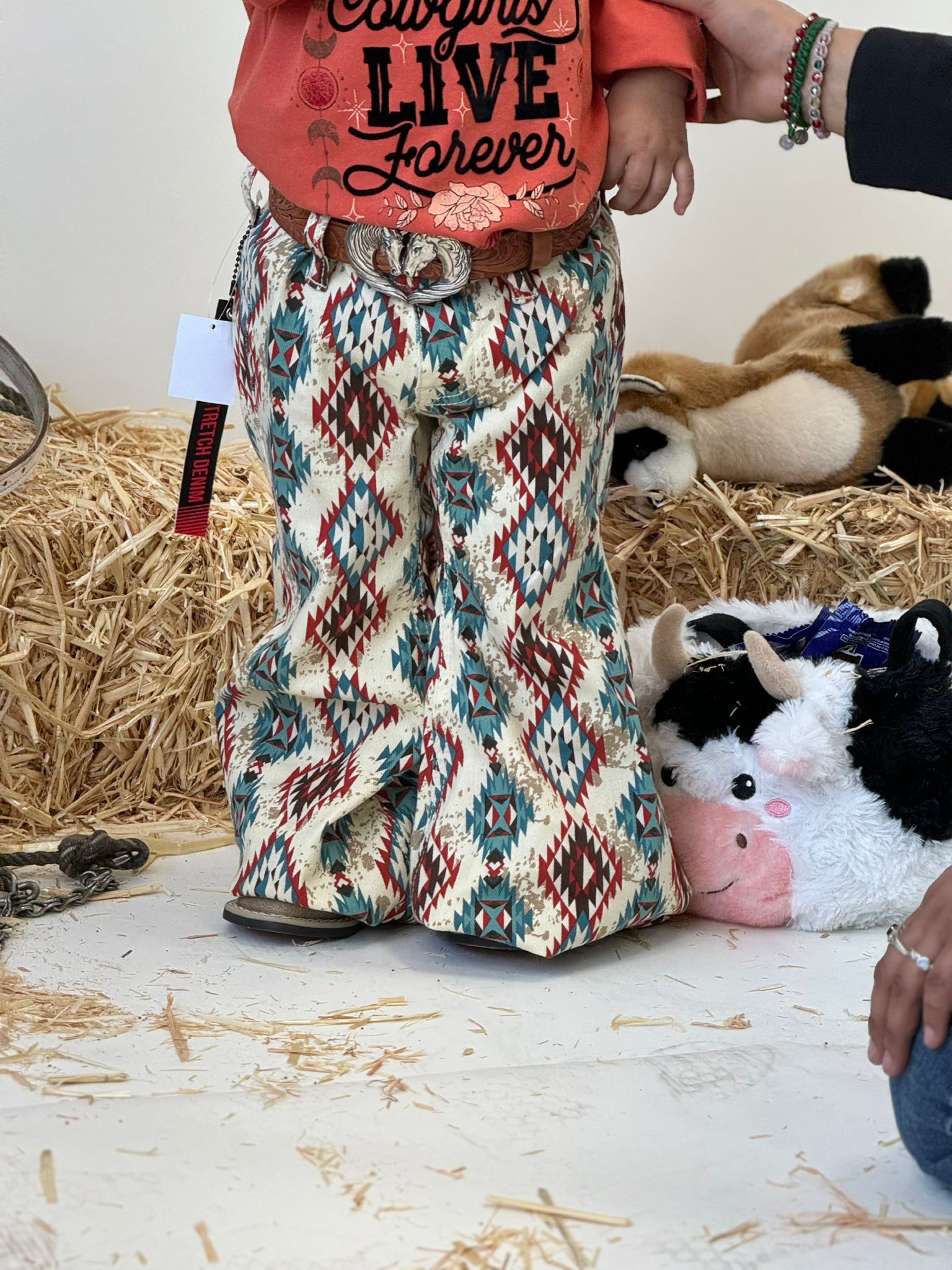 Girls Rock & Roll Natural Cowhide Aztec Bell Bottom Niños