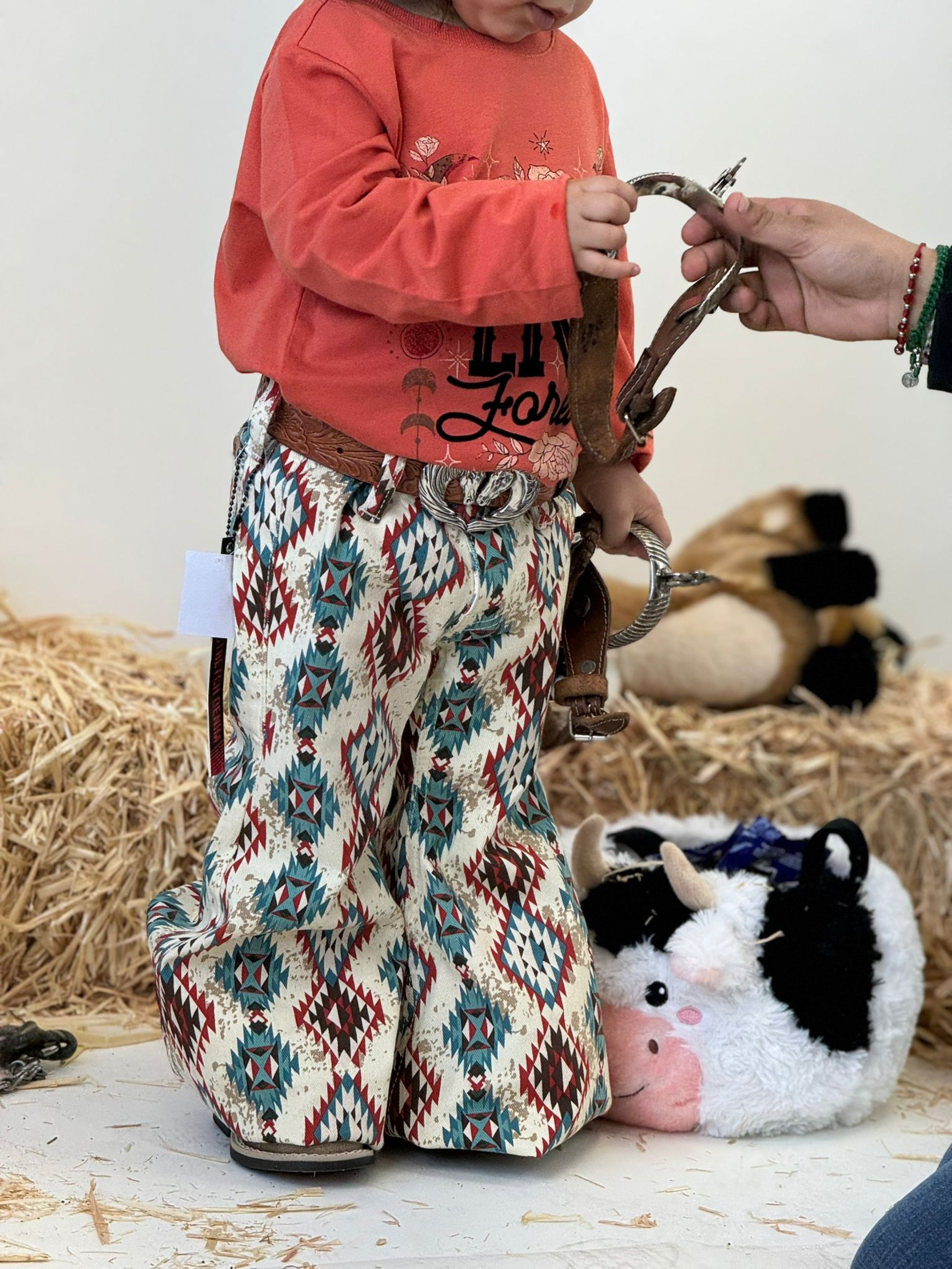 Girls Rock & Roll Natural Cowhide Aztec Bell Bottom Niños