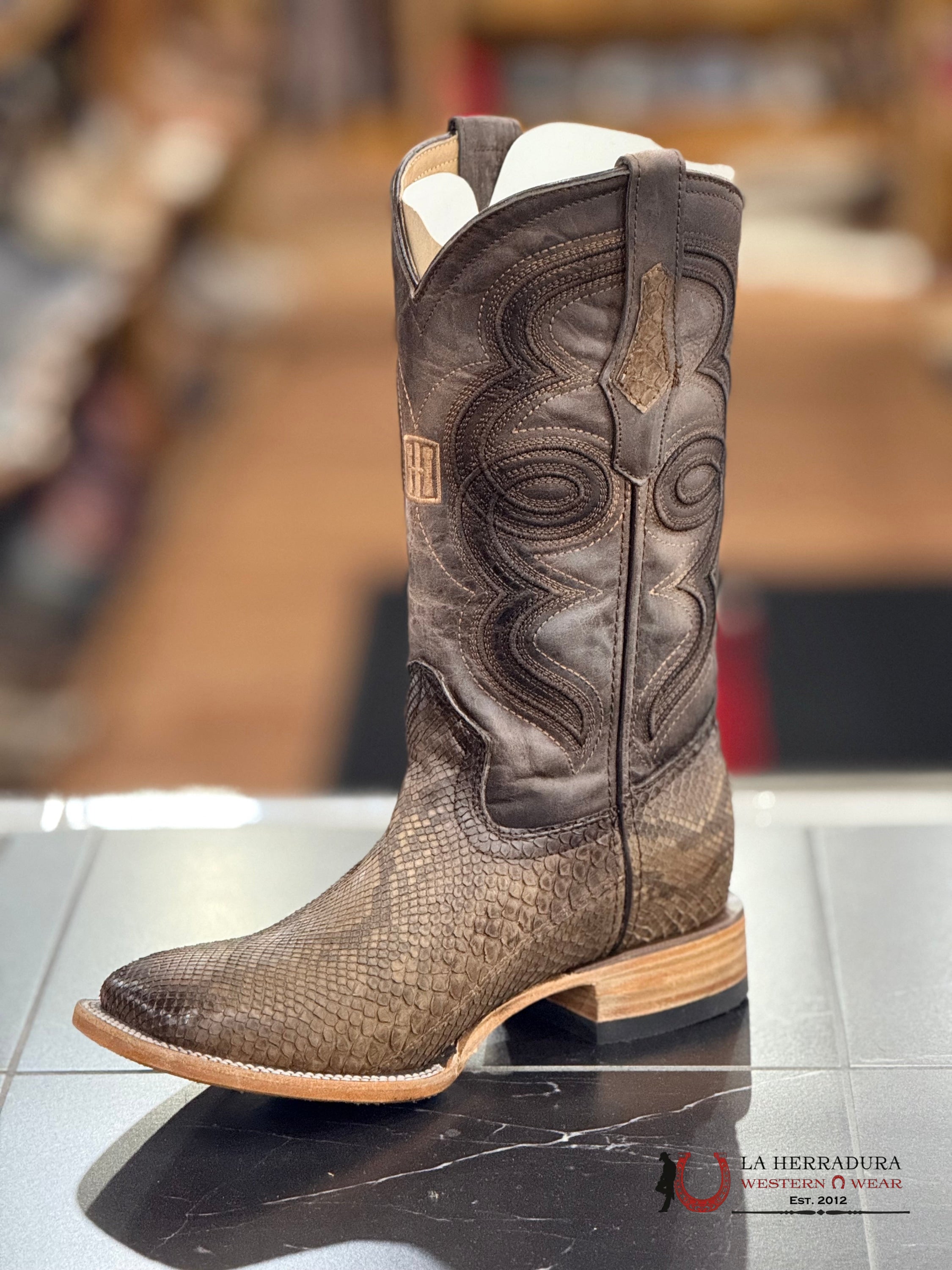 HOMETOWN EXOTIC PYTHON BELLY TAMARINDO SQ. TOE BOOT BOTAS HOMBRES