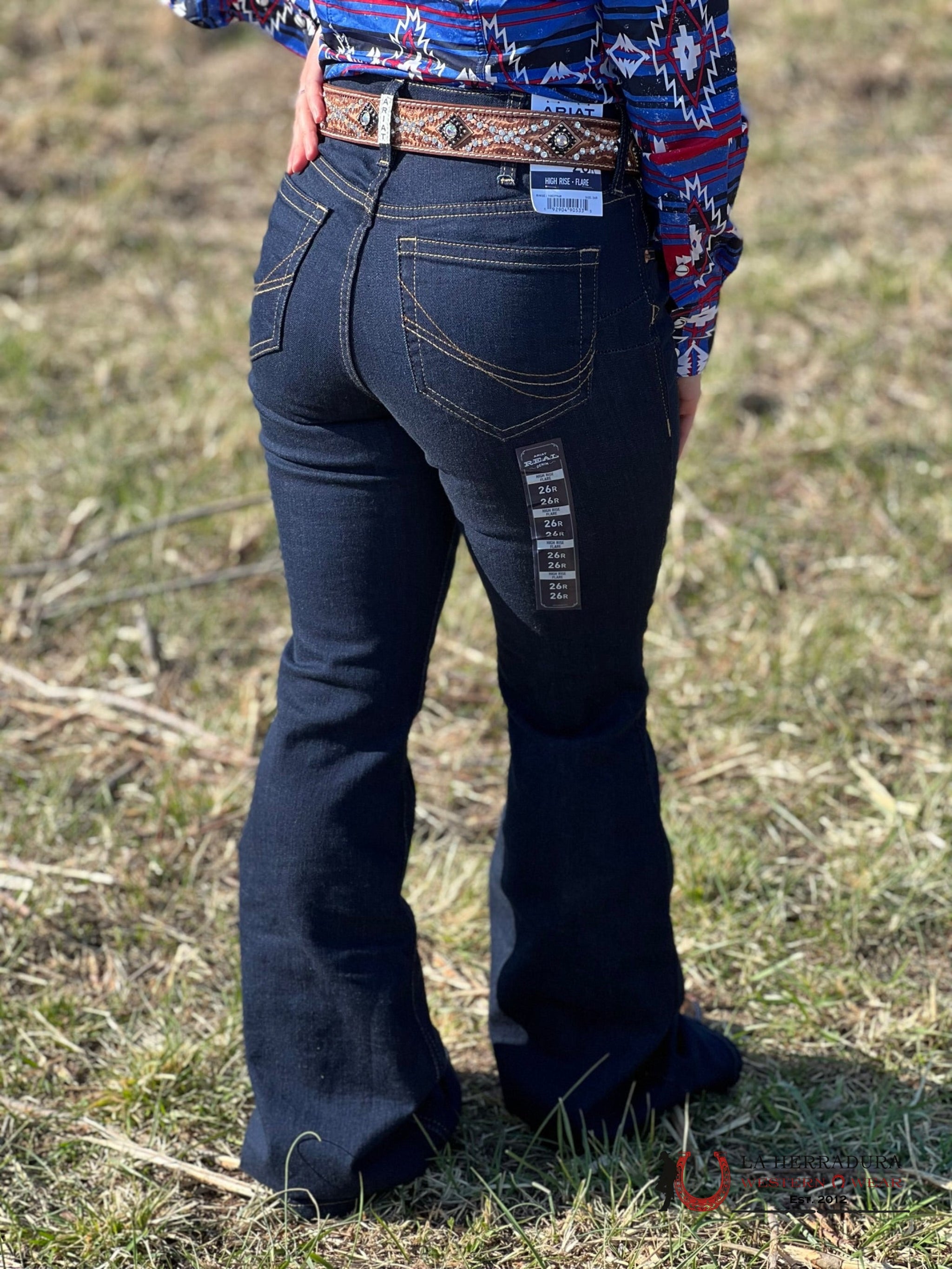 JEAN MUJER ARIAT TALLE MEDIO CORTE DE BOTA