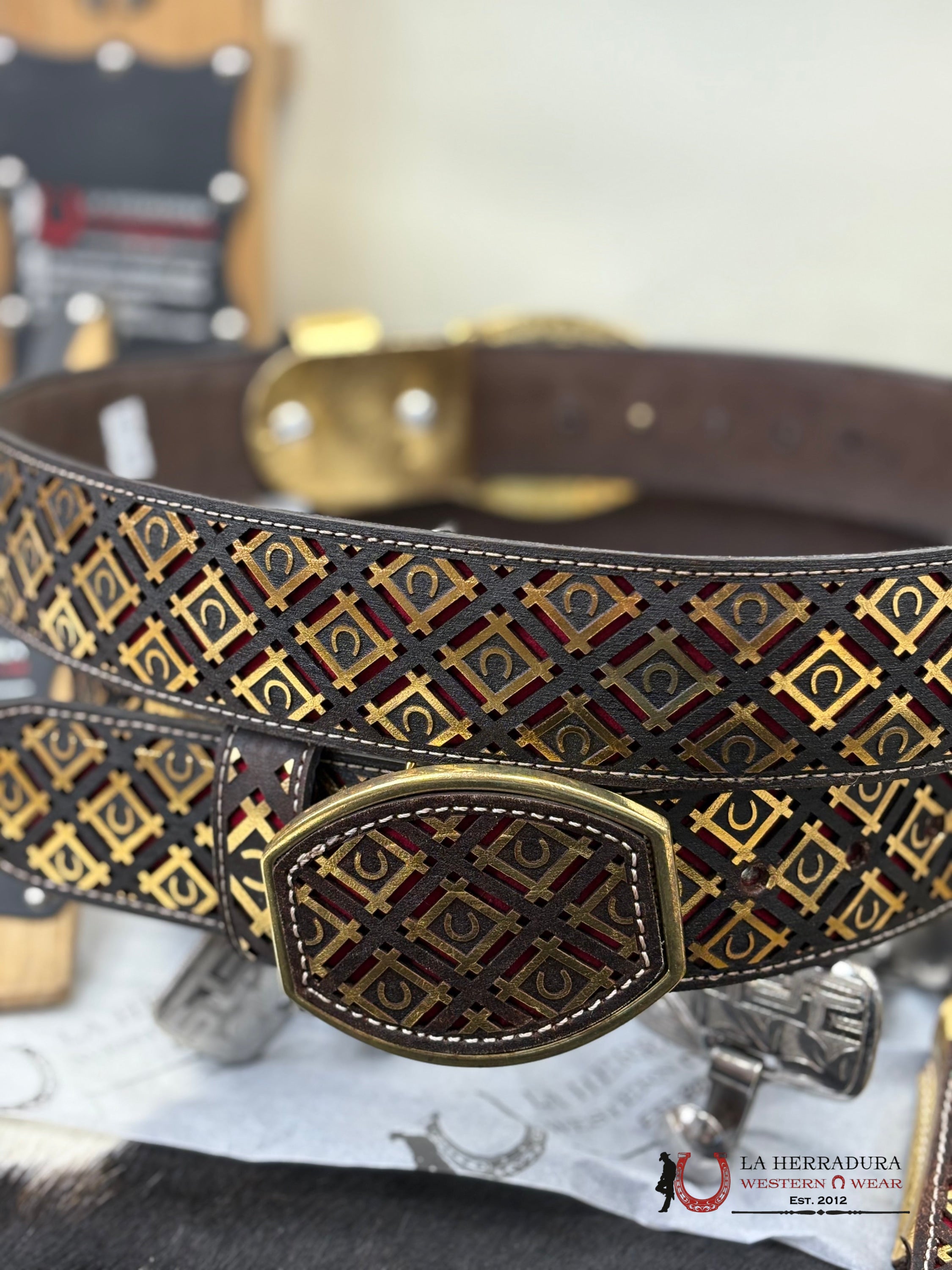 La Herradura 2 Inc Belt Gold With Red/Negro Cinturones Hombres