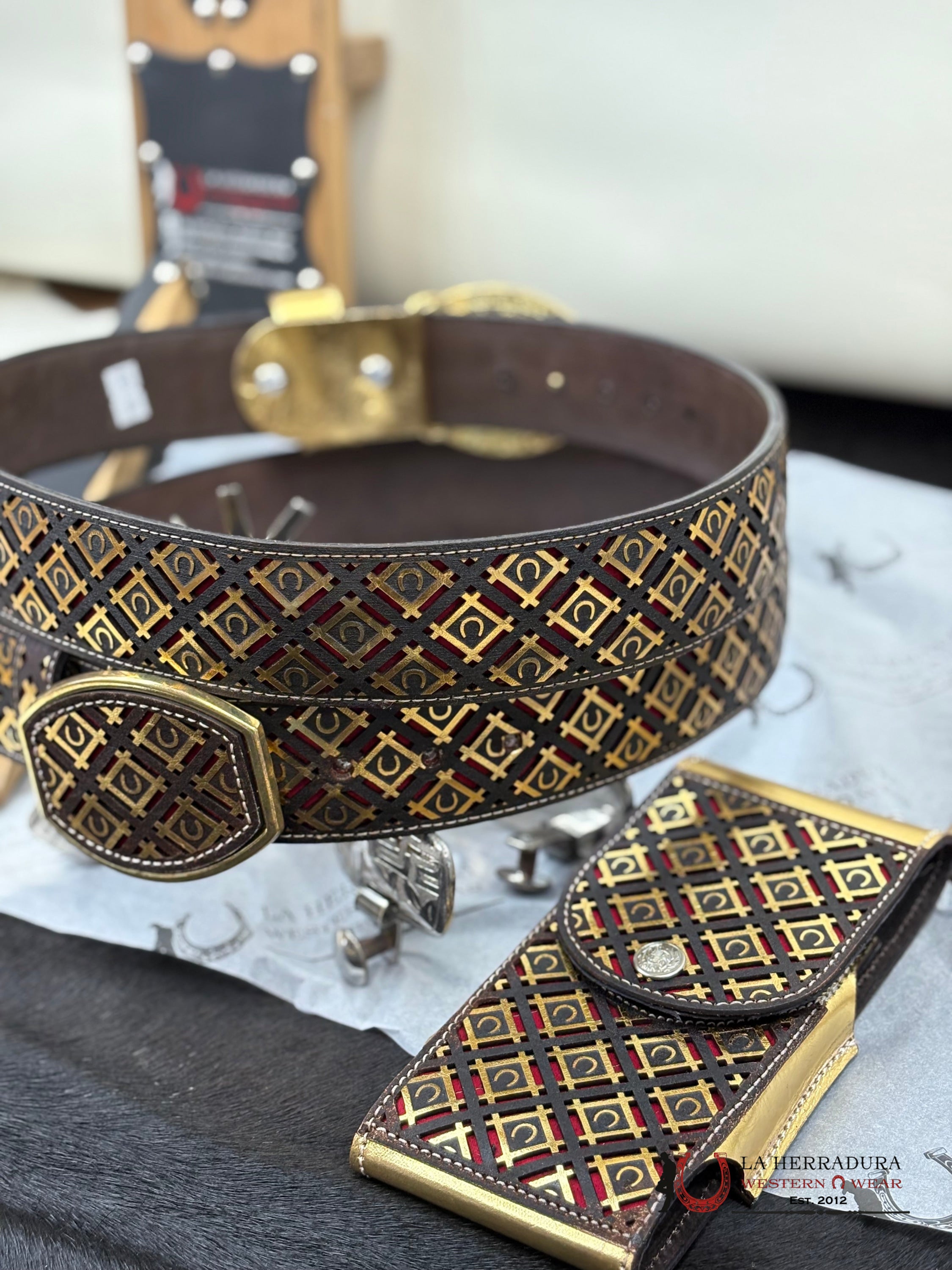 La Herradura 2 Inc Belt Gold With Red/Negro Cinturones Hombres