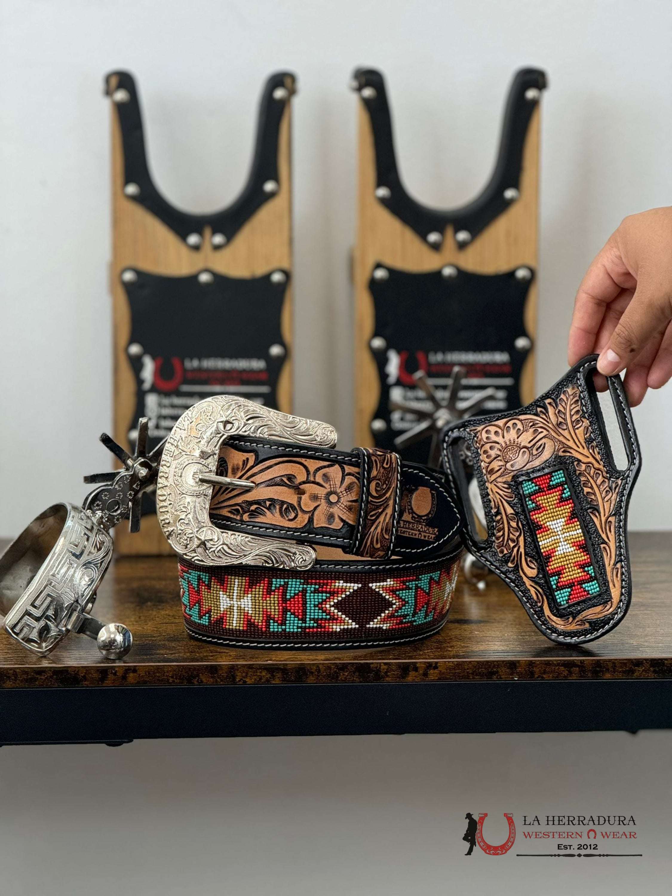 La Herradura Aztec Teal Red Handtooled 2 Inch Belt 34 Belt/Knife Sheath Cinturones Hombres