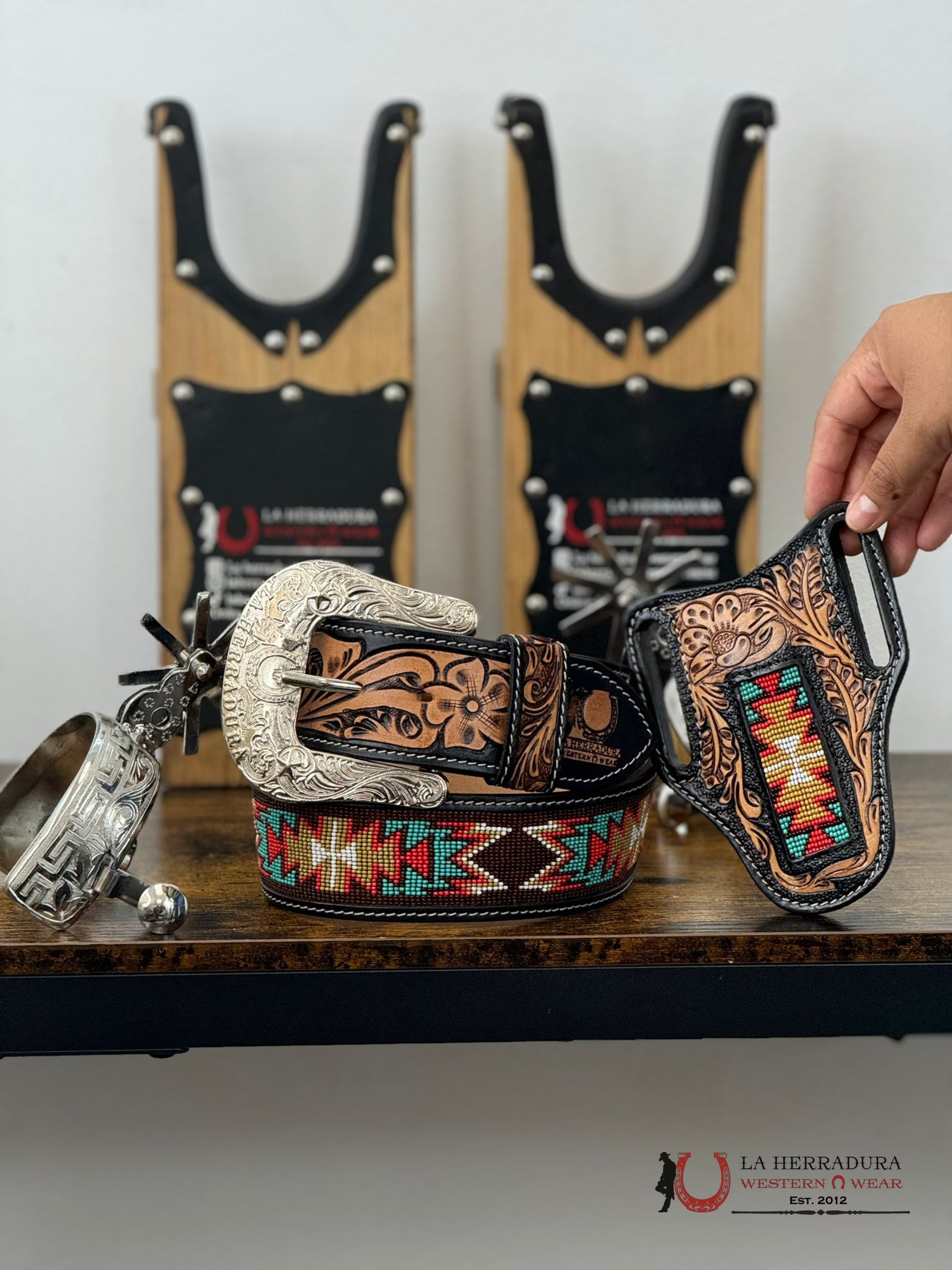 La Herradura Aztec Teal Red Handtooled 2 Inch Belt 34 Belt/Knife Sheath Cinturones Hombres