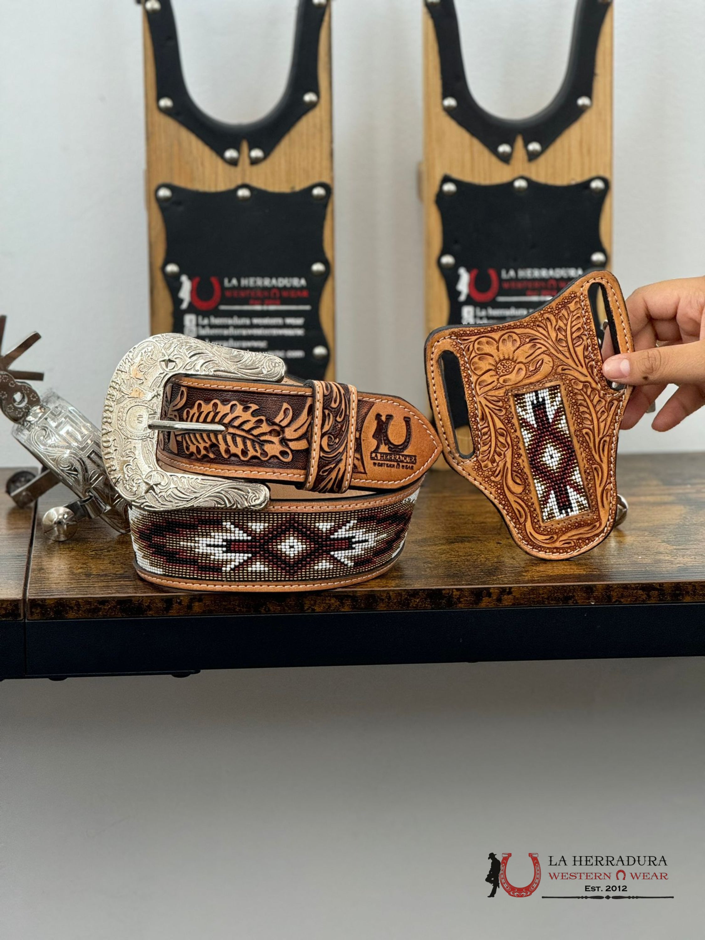 La Herradura Tan White Handtooled 2 Inch Belt 32 Belt/Knife Sheath Cinturones Hombres