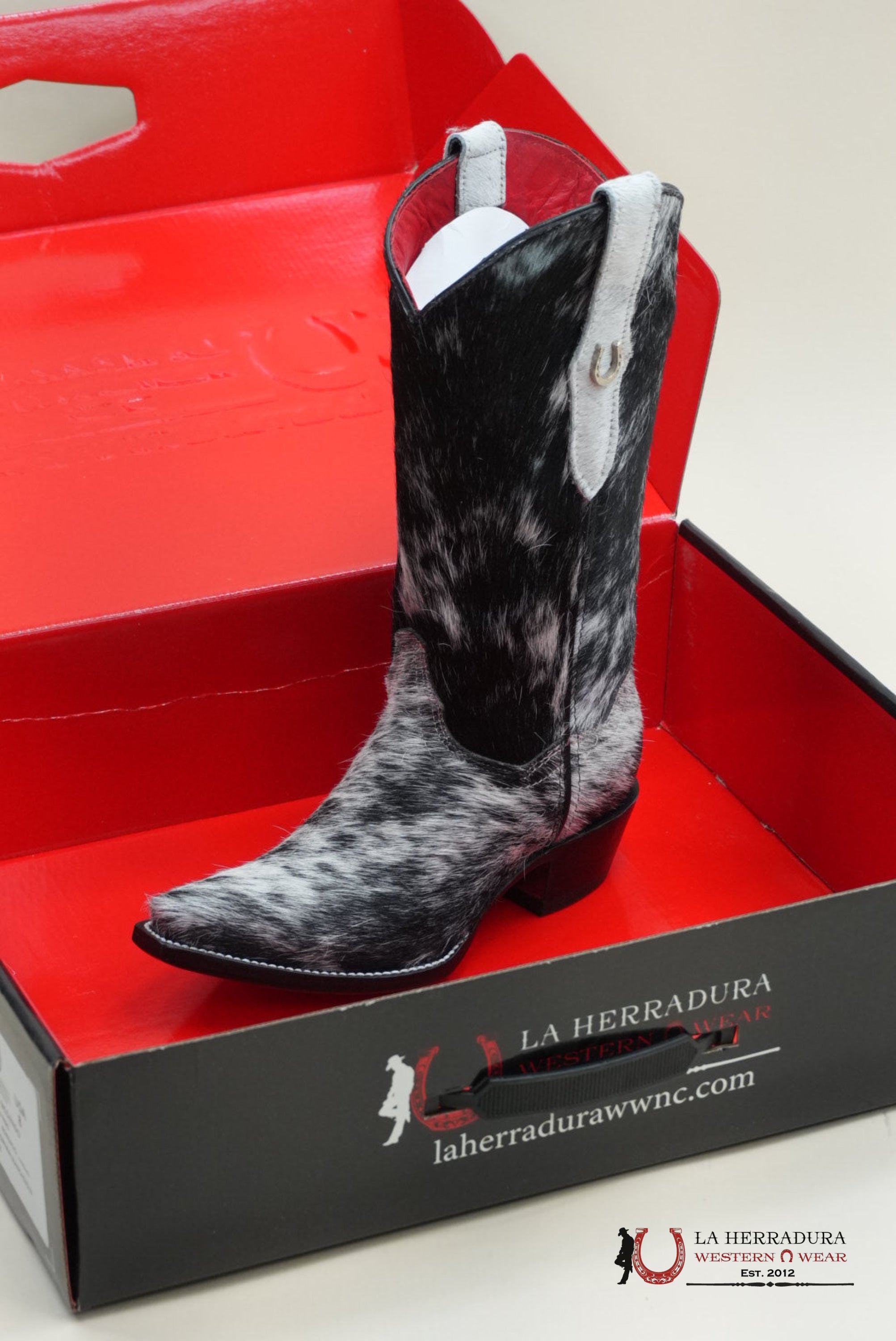 LA HERRADURA WOMEN PELO DE VACA BLANCO/NEGRO RED BOTTOM CHEROKEE NEGRO BOOT POINT TOE EVERY PAIR IS UNIQUE BOTAS MUJERES