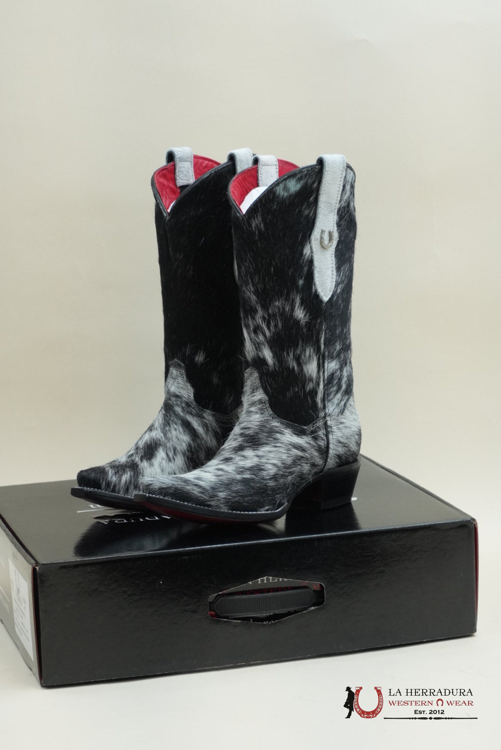 LA HERRADURA WOMEN PELO DE VACA BLANCO/NEGRO RED BOTTOM CHEROKEE NEGRO BOOT POINT TOE EVERY PAIR IS UNIQUE BOTAS MUJERES