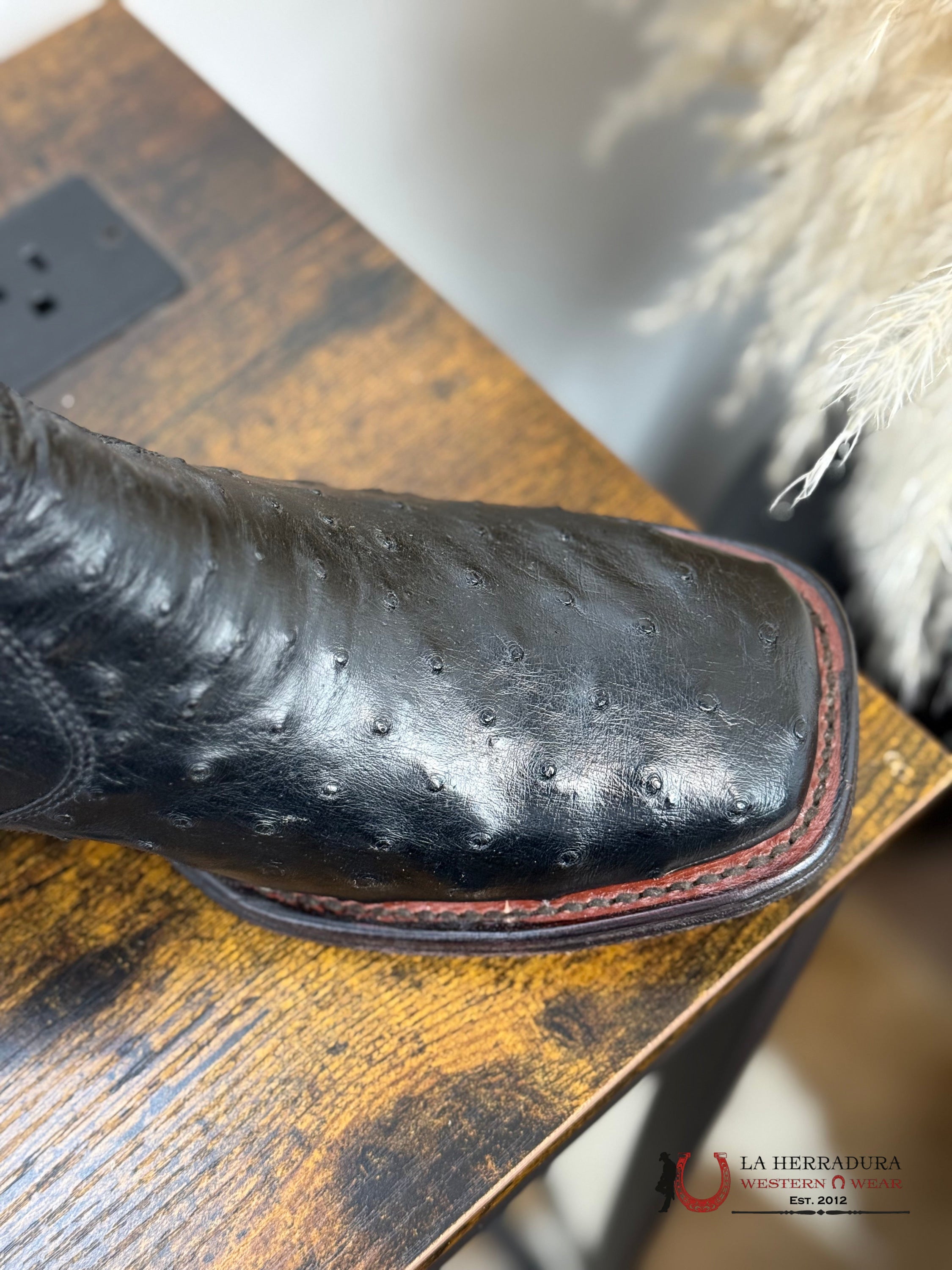 LOS ALTOS SHORT BOOT EXOTIC BLACK OSTRICH SQ. TOE -82BV0305 BOTAS HOMBRES