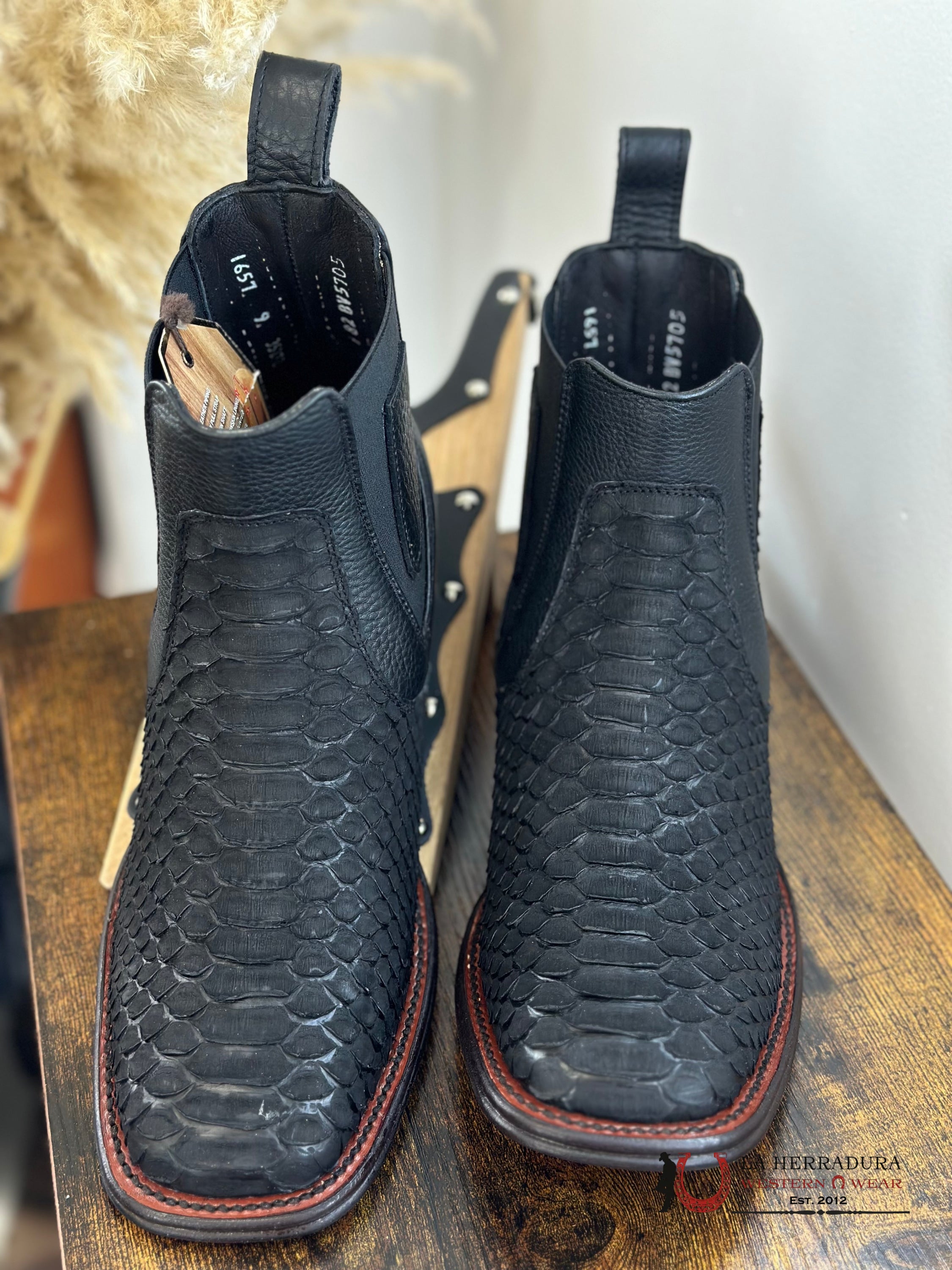 Los Altos Men Python Nobuck Black Square Toe Short Boot Botas Hombres