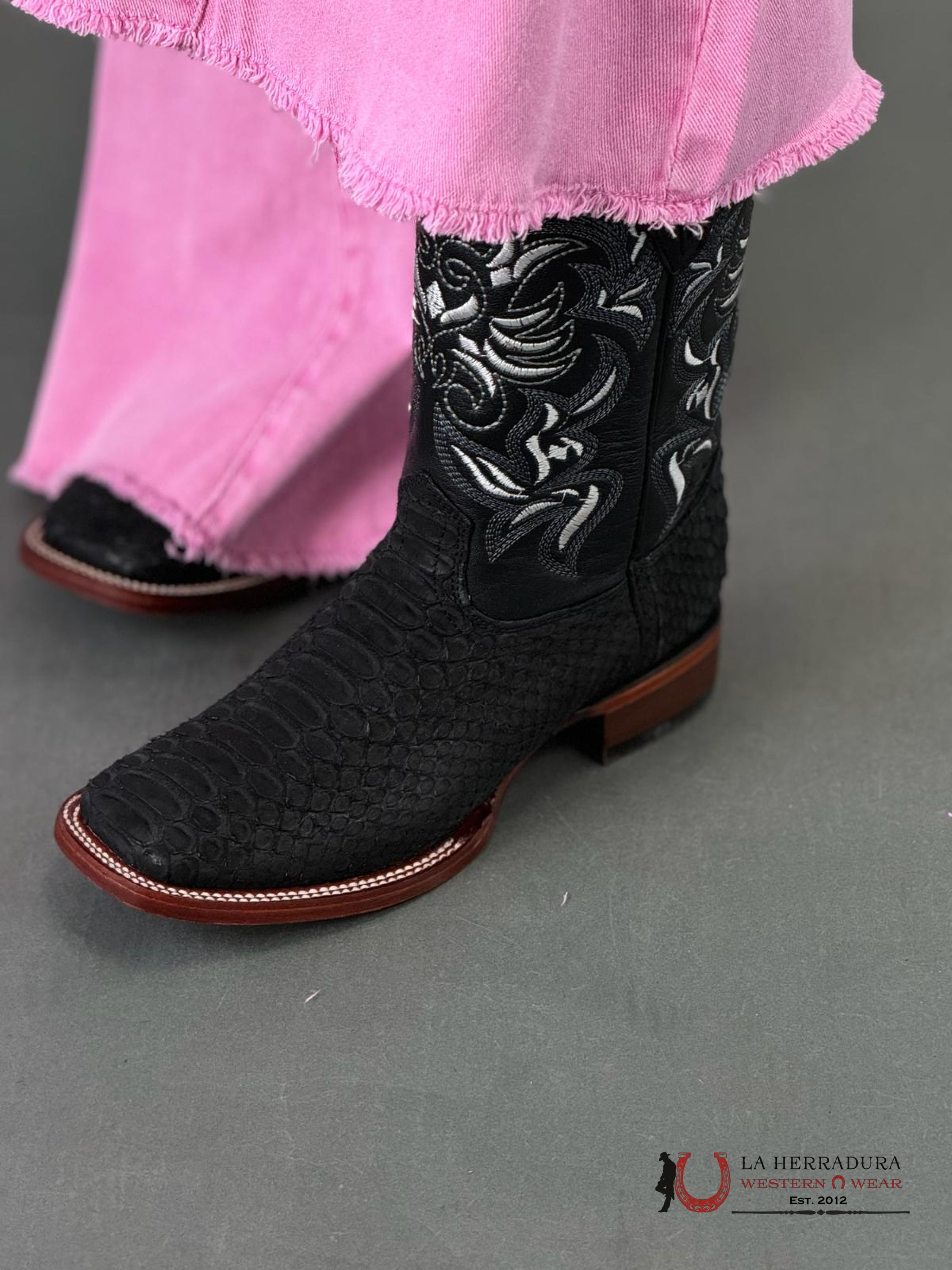 Los Altos Wide Square Toe Python Nobuck Black Botas Mujeres