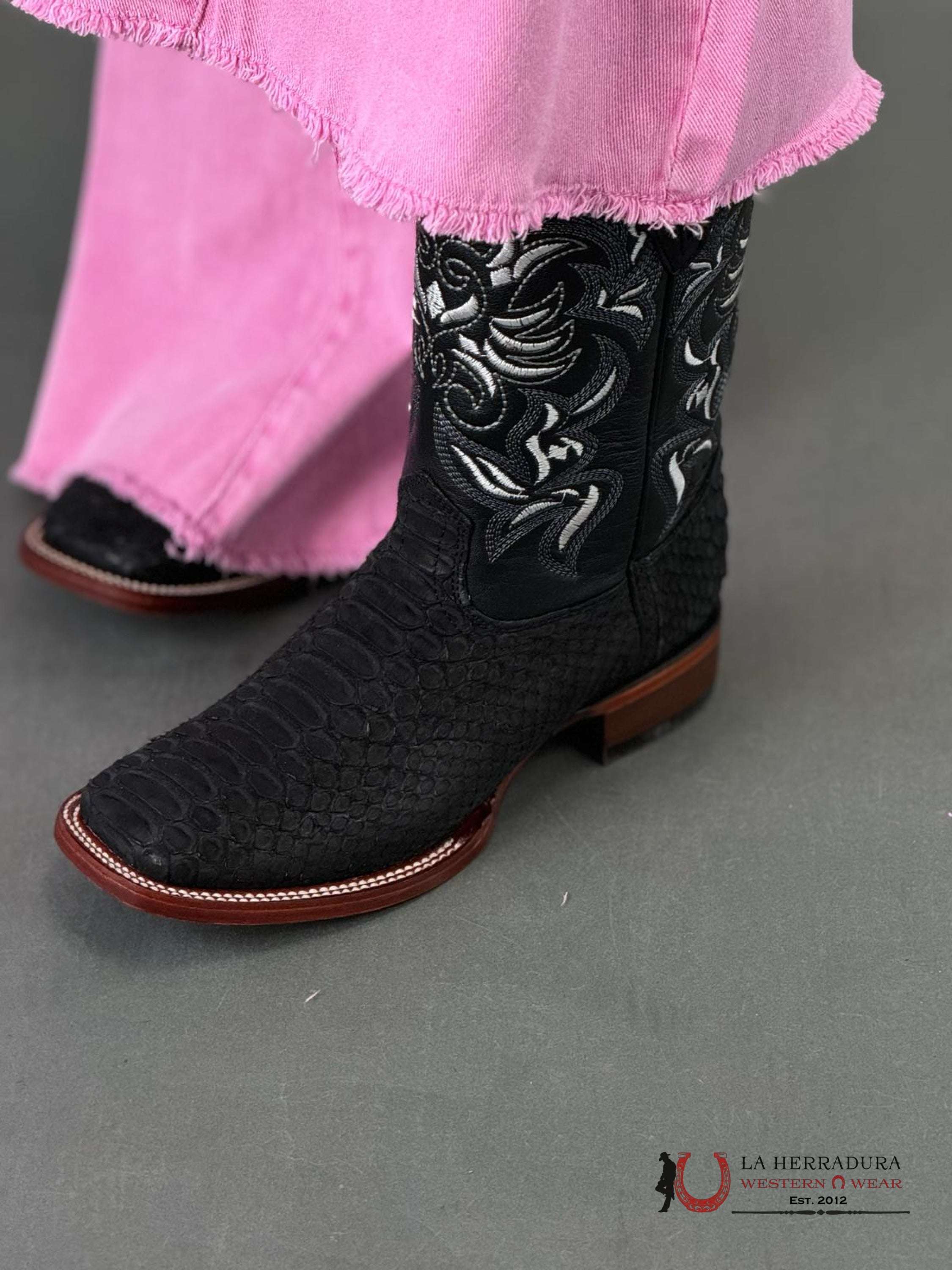 Los Altos Wide Square Toe Python Nobuck Black Botas Mujeres