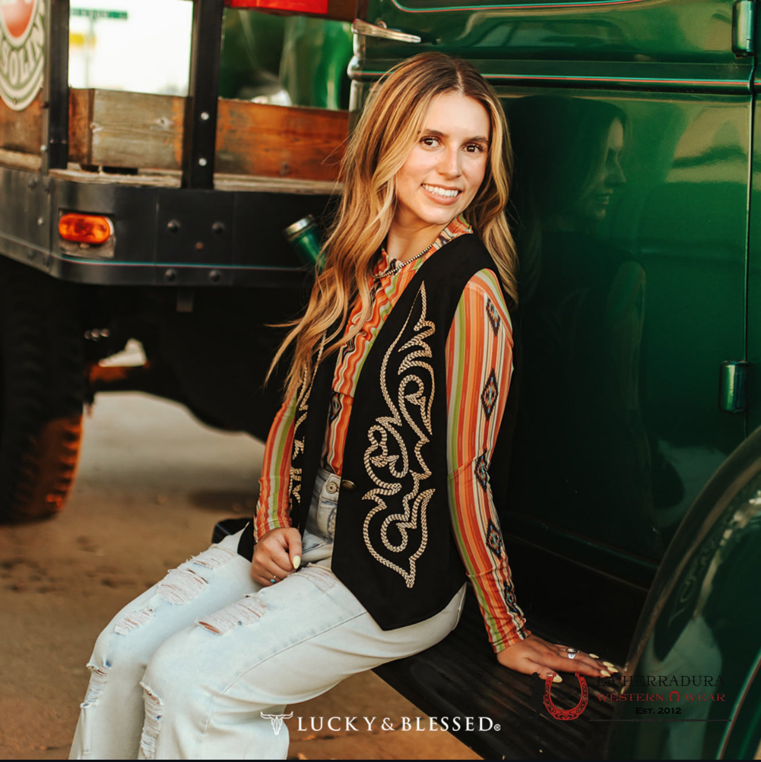 LUCKY & BLESSED BLACK VEST WITH BEIGE EMBROIDERY ROPA MUJERES