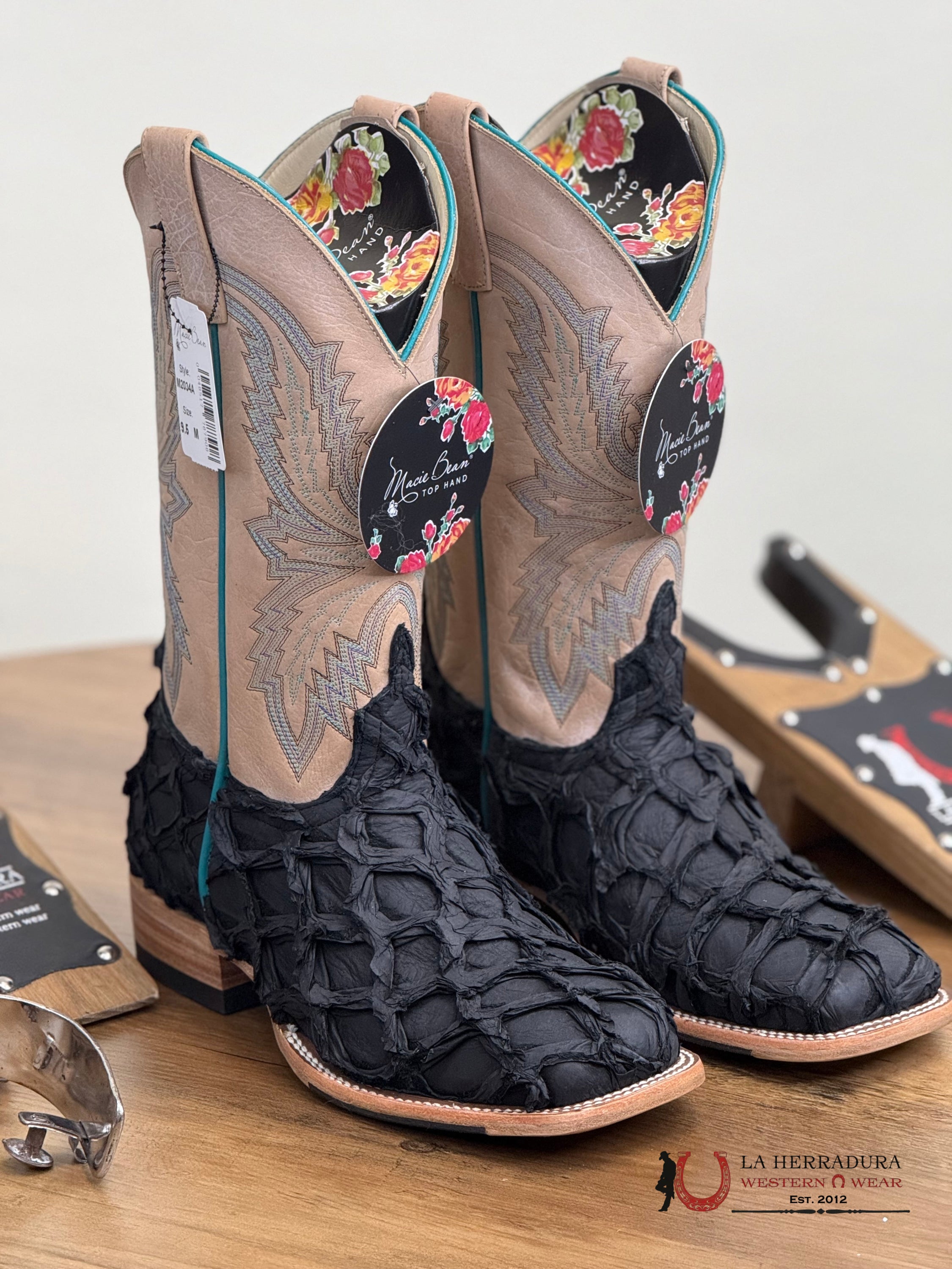 Macie Beans Black Matte Big Bass 12” Bleached Bone Botas Mujeres