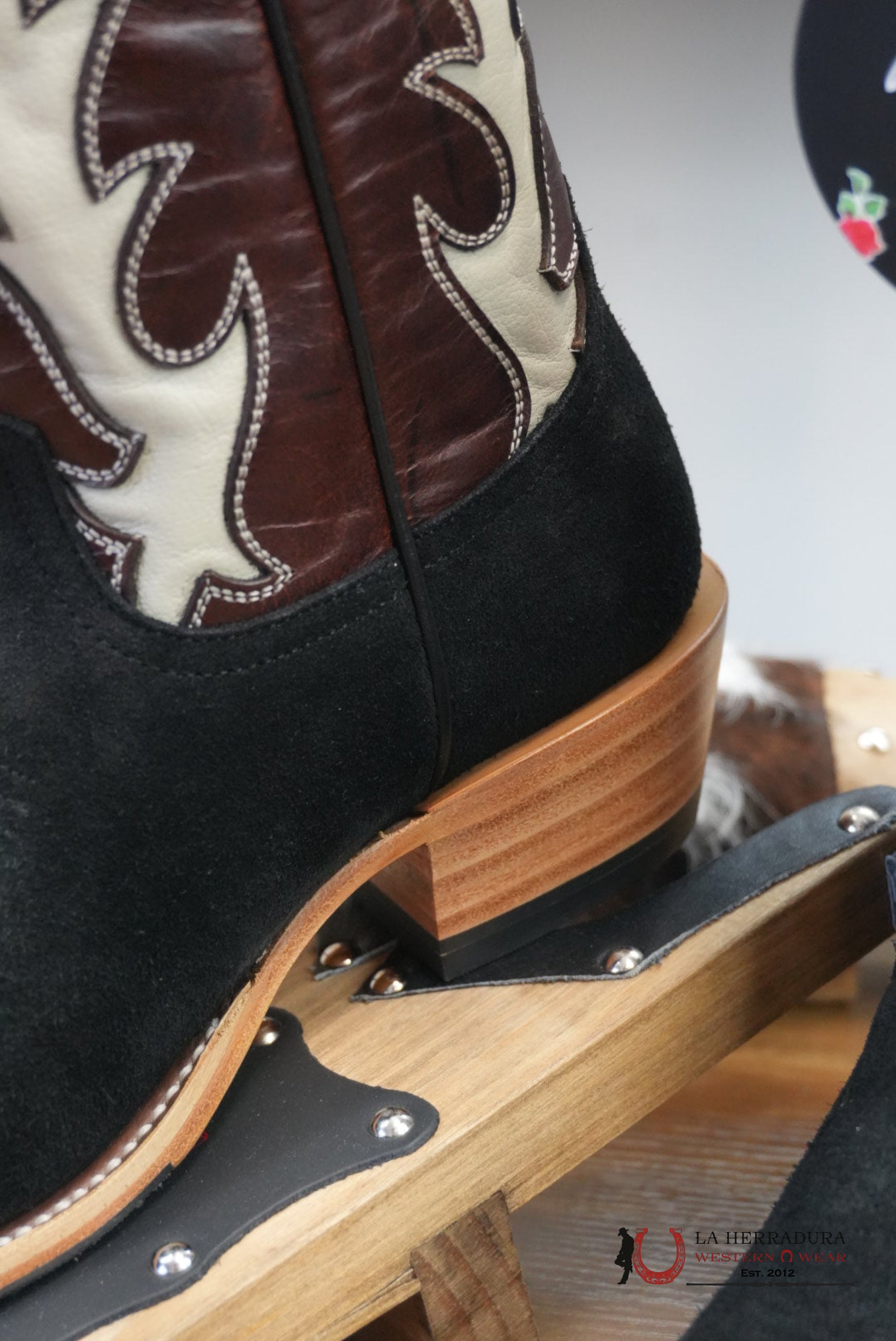 WOMENS MACIE BEAN BLACK SUEDE WHISKEY VAQUERO NARROW TOE - M9523 BOTAS MUJERES