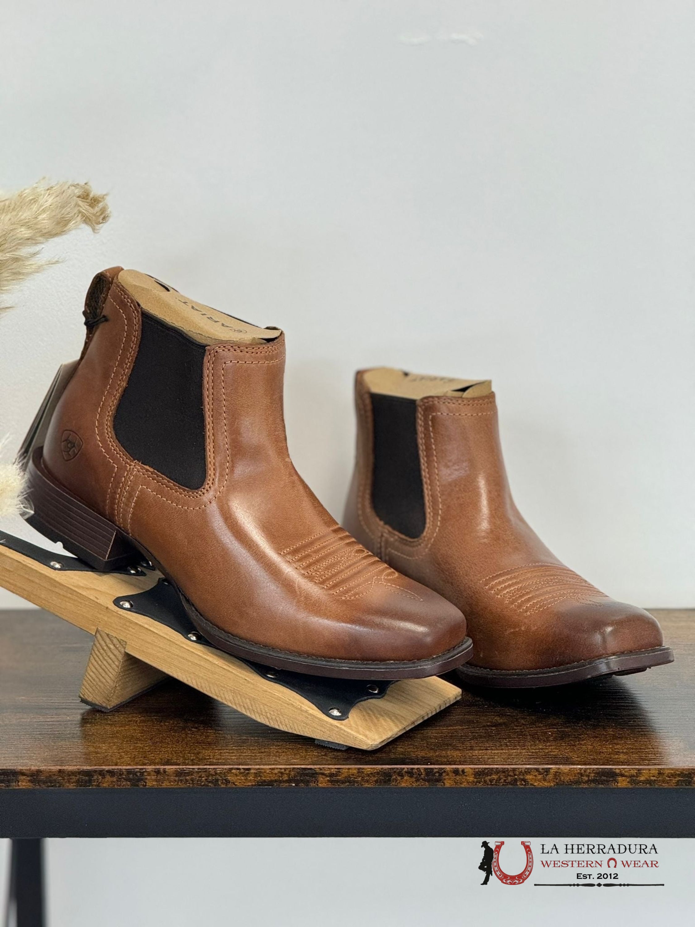 Mens Ariat Booker Ultra Square Toe Almond Roca Short Boot Botas Hombres