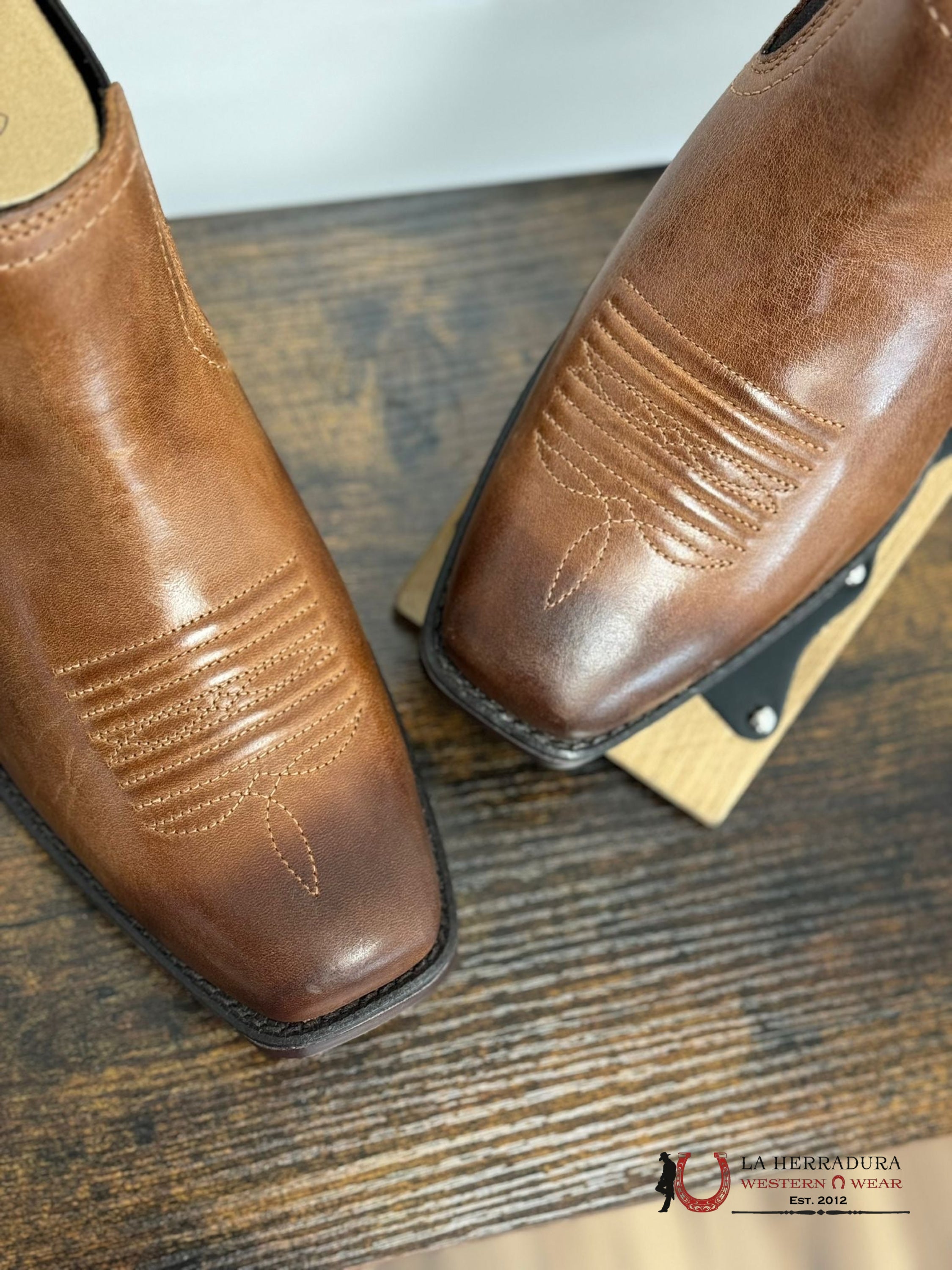 Mens Ariat Booker Ultra Square Toe Almond Roca Short Boot Botas Hombres