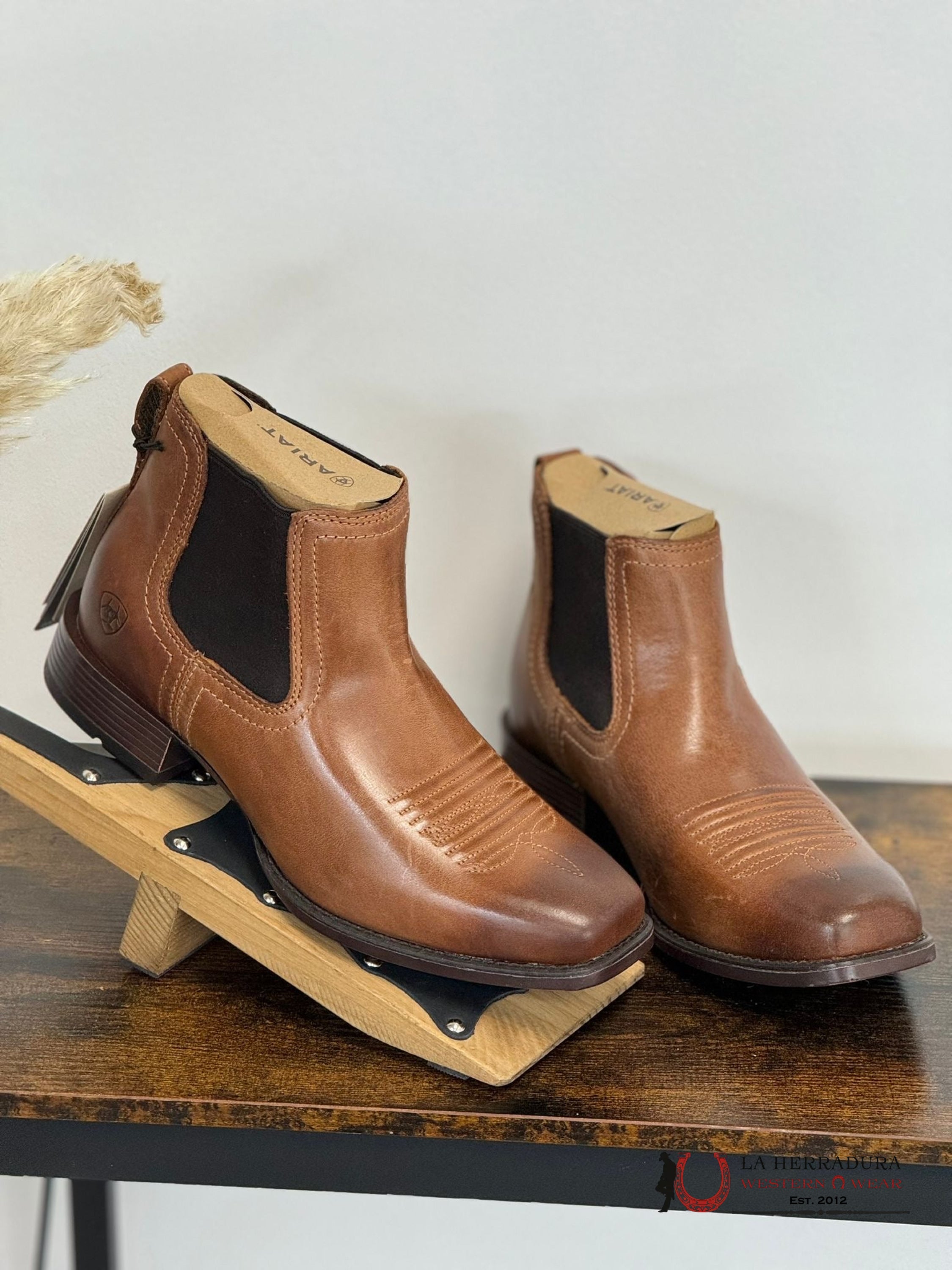 Mens Ariat Booker Ultra Square Toe Almond Roca Short Boot Botas Hombres