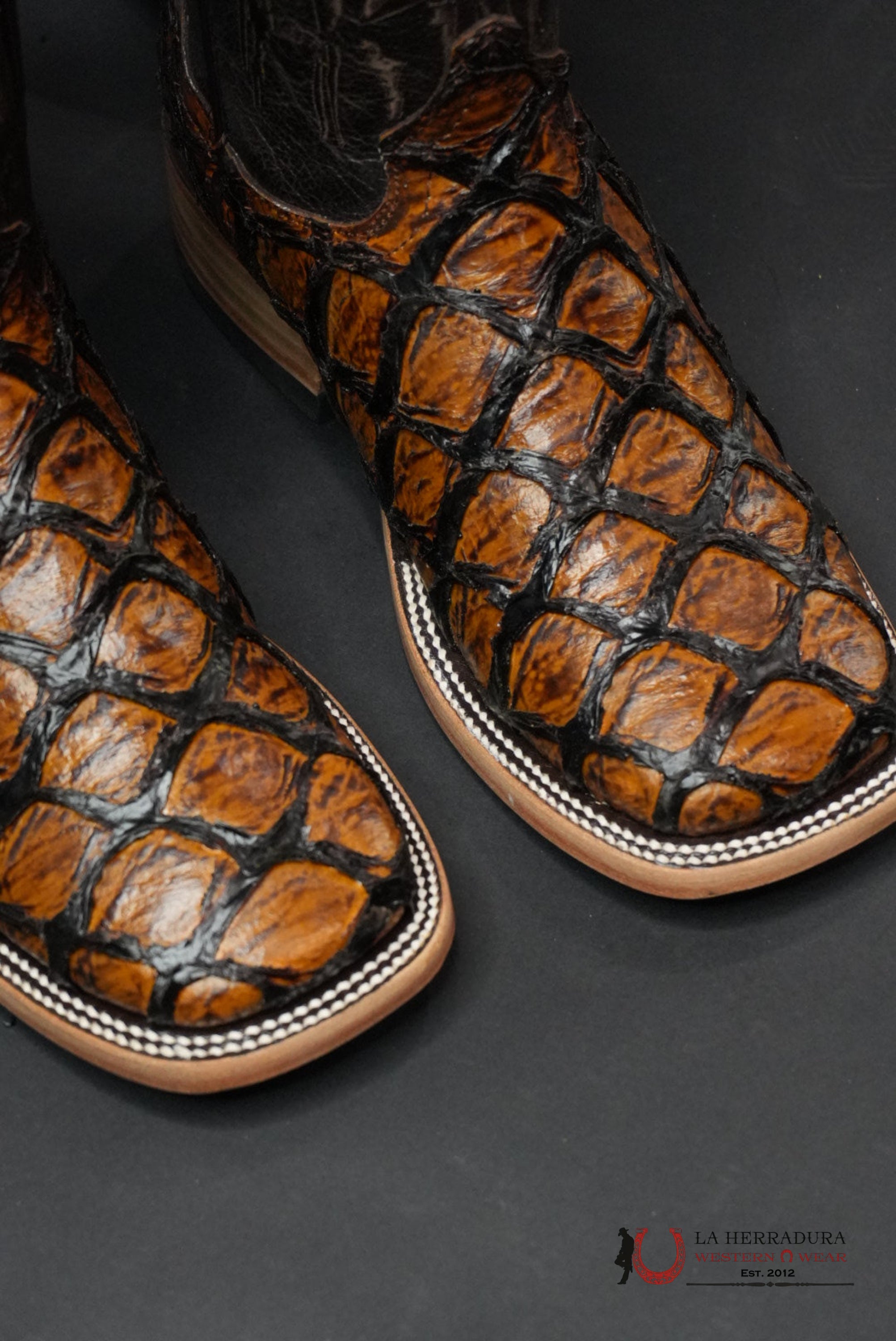 MENS CLON PEZ PIRARUCO HONEY MIEL BOTAS HOMBRES