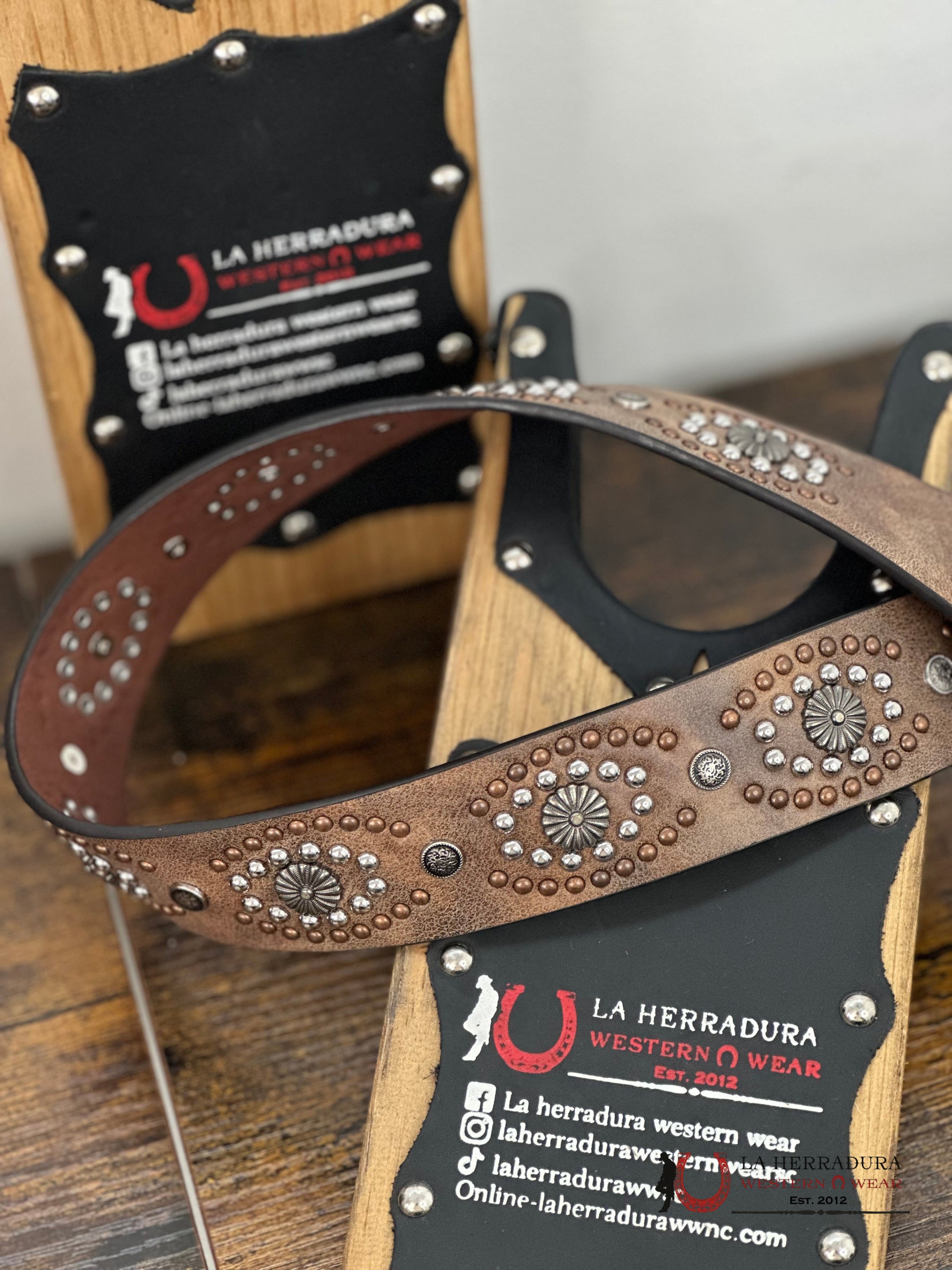 Nocona Brown Embellish Belt Cinturones Mujeres