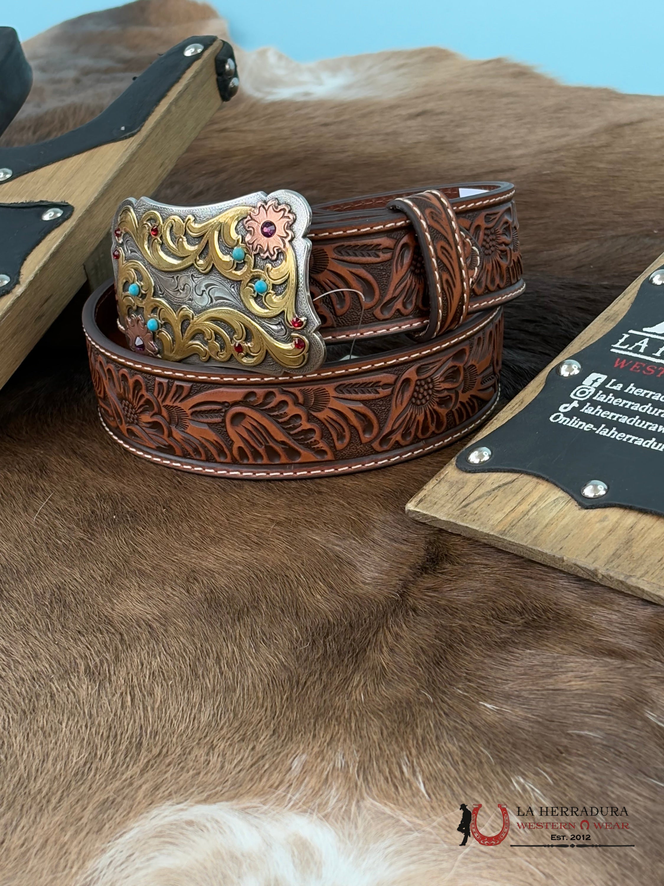 Nocona Cognag Floral Emborded Jewl Buckle Cinturones Mujeres