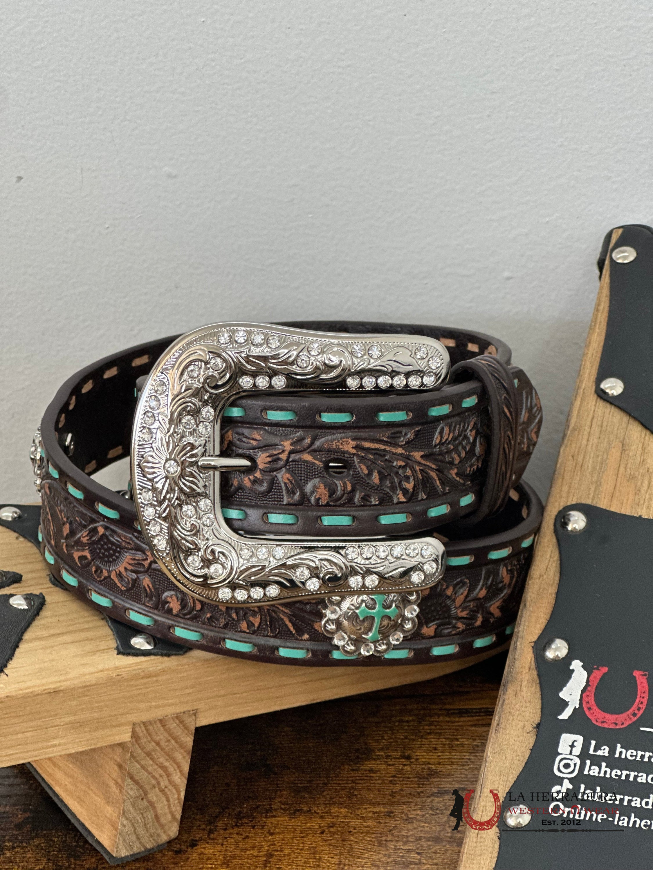 Nocona Hand Tooled Turq Belt Cinturones Mujeres