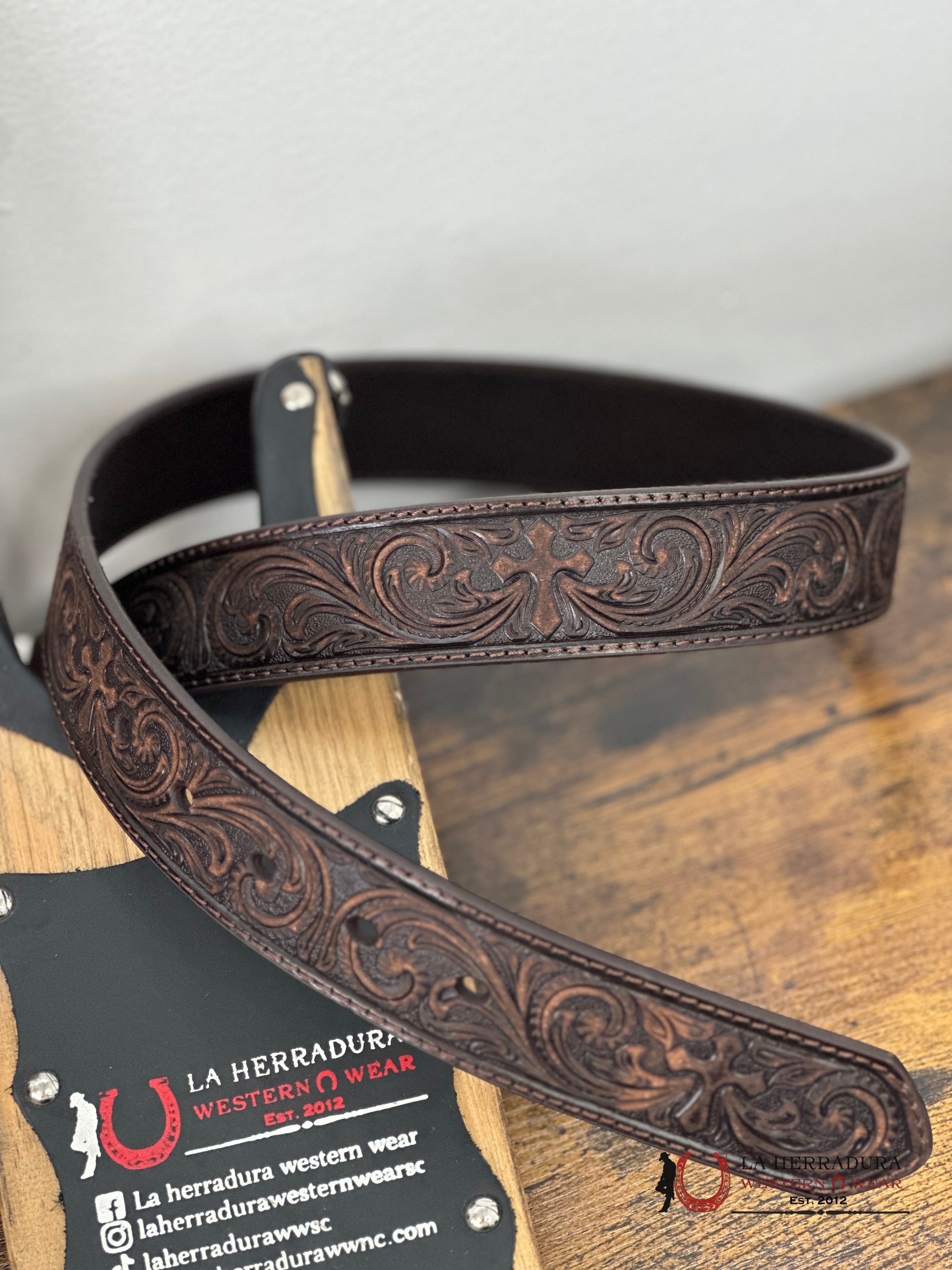 Nocona Tobacco Cross Belt Cinturones Mujeres