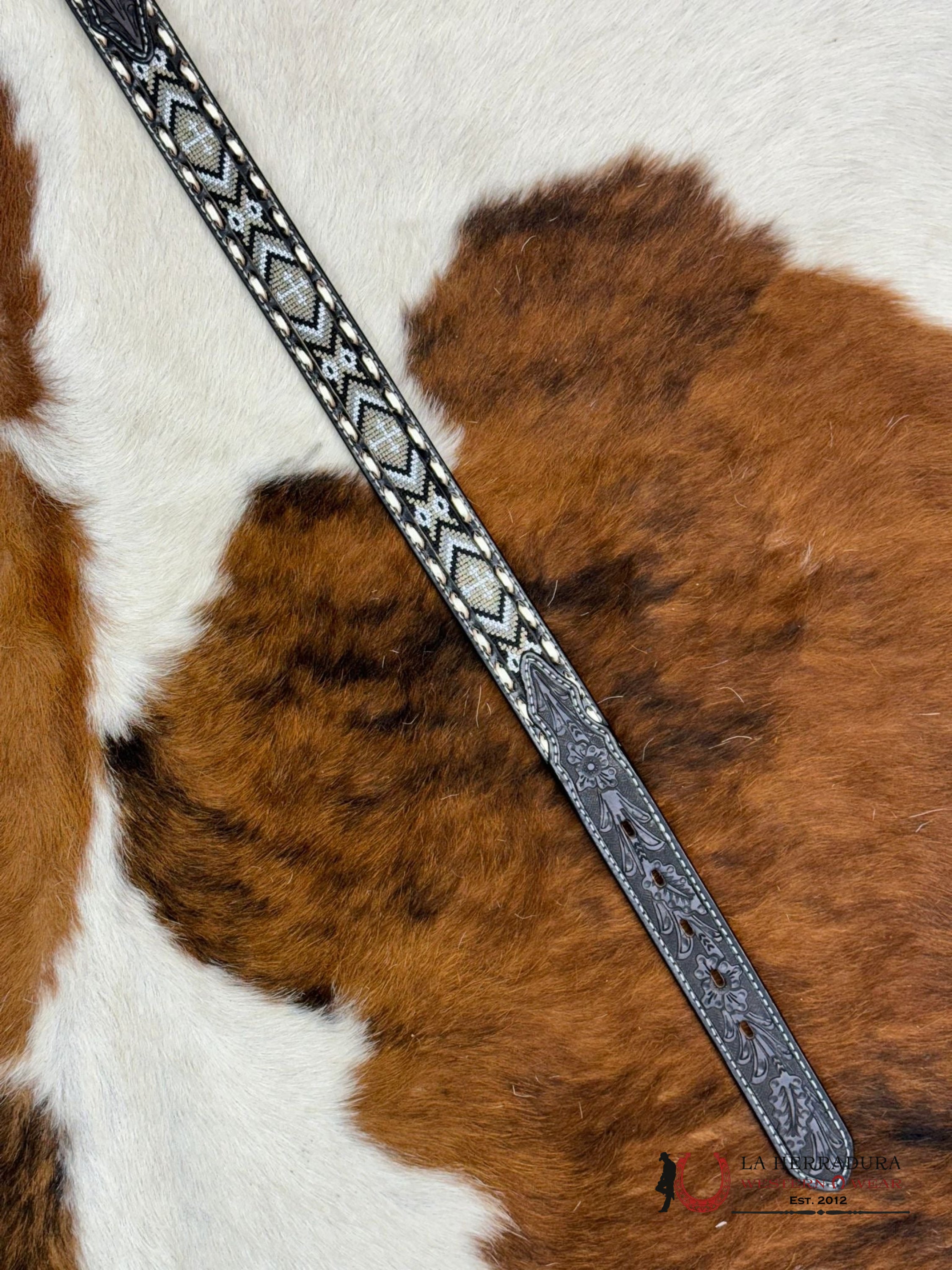 Nocona White & Black Aztec Stitched Round Buckle Niños