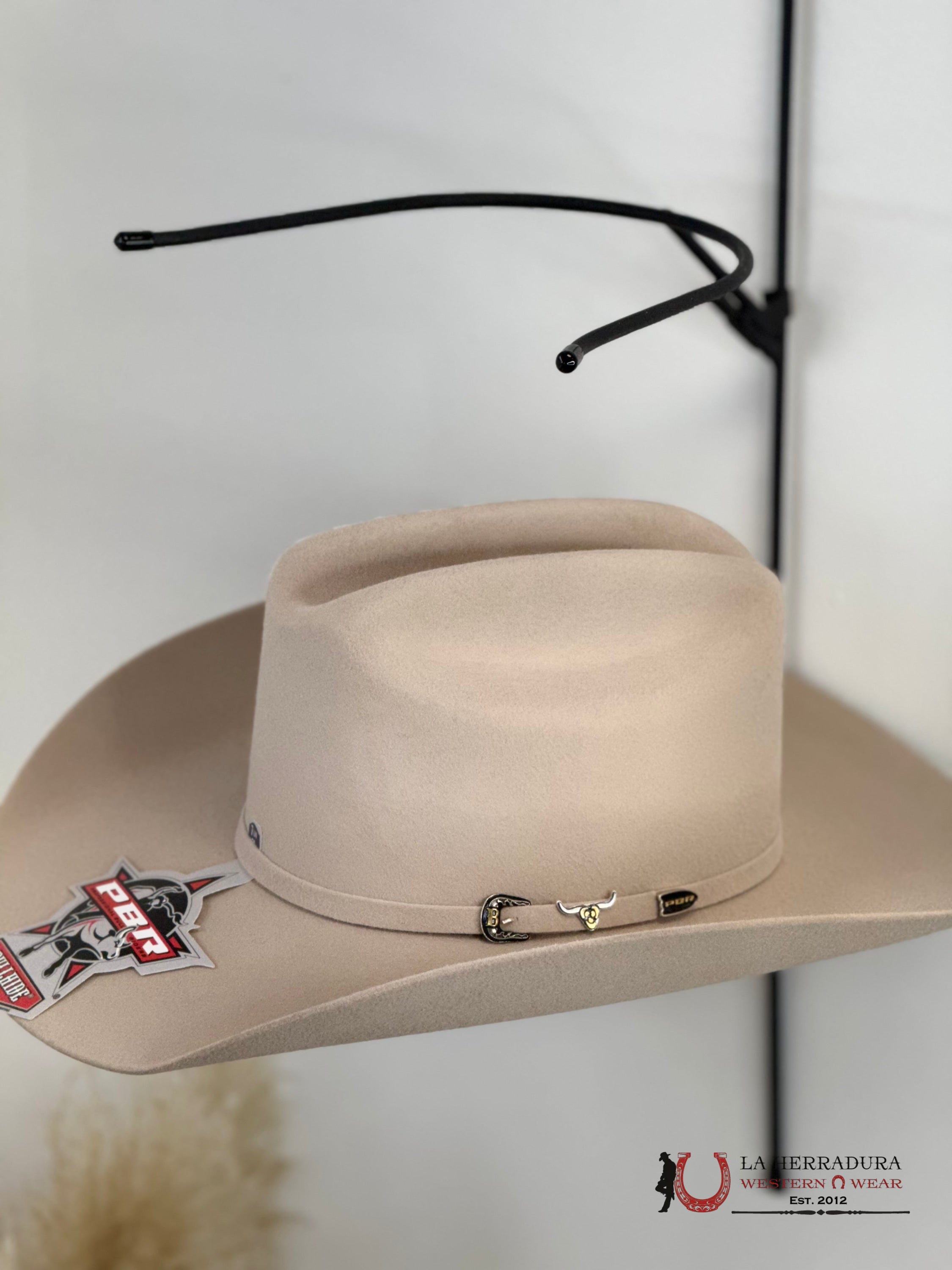 PBR SILVER BELLY BULLHIDE 8X PBR OUTLAW TEJANA