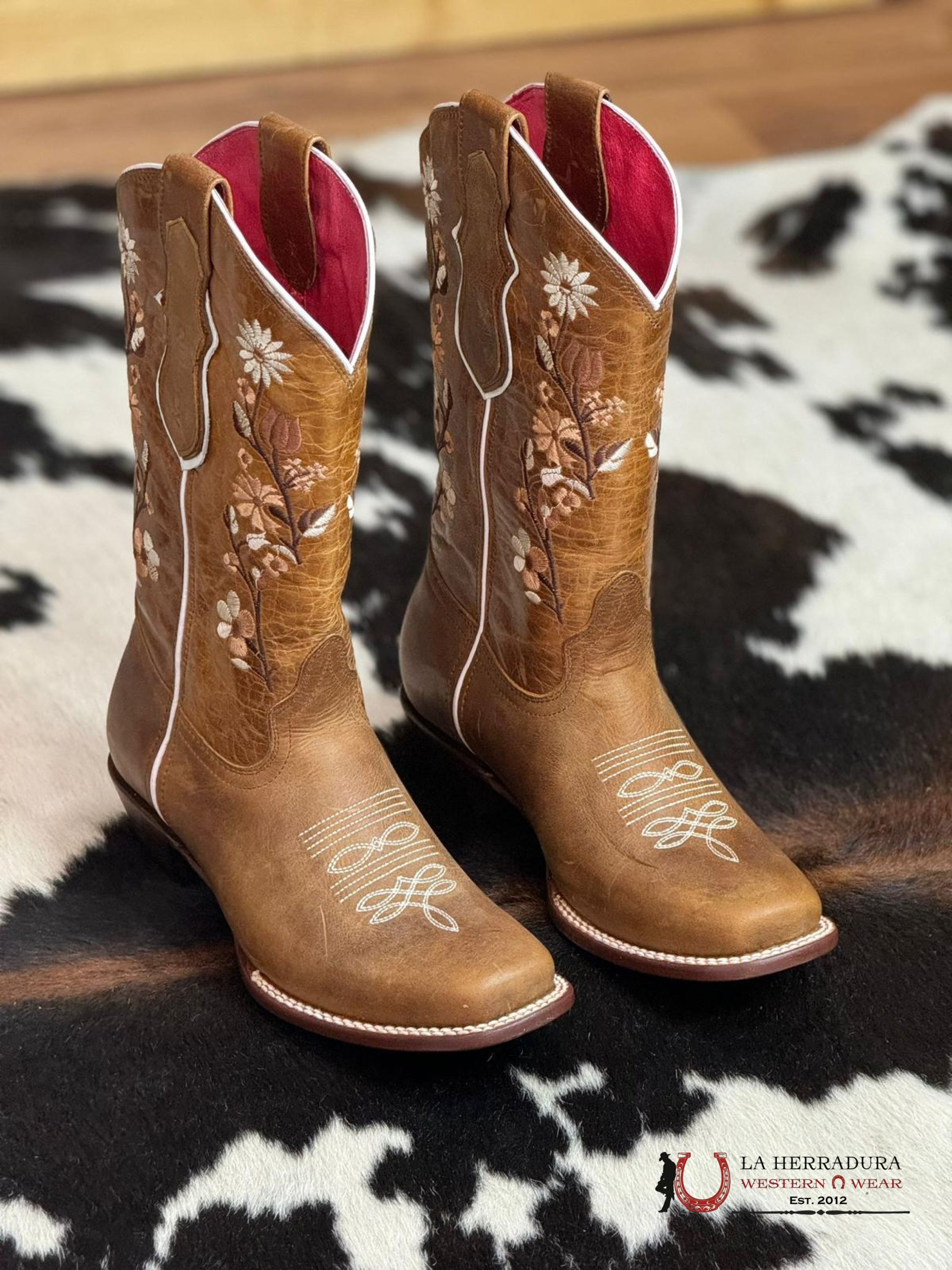 Quincy Brown Cuban White Flower Stem Top Botas Mujeres