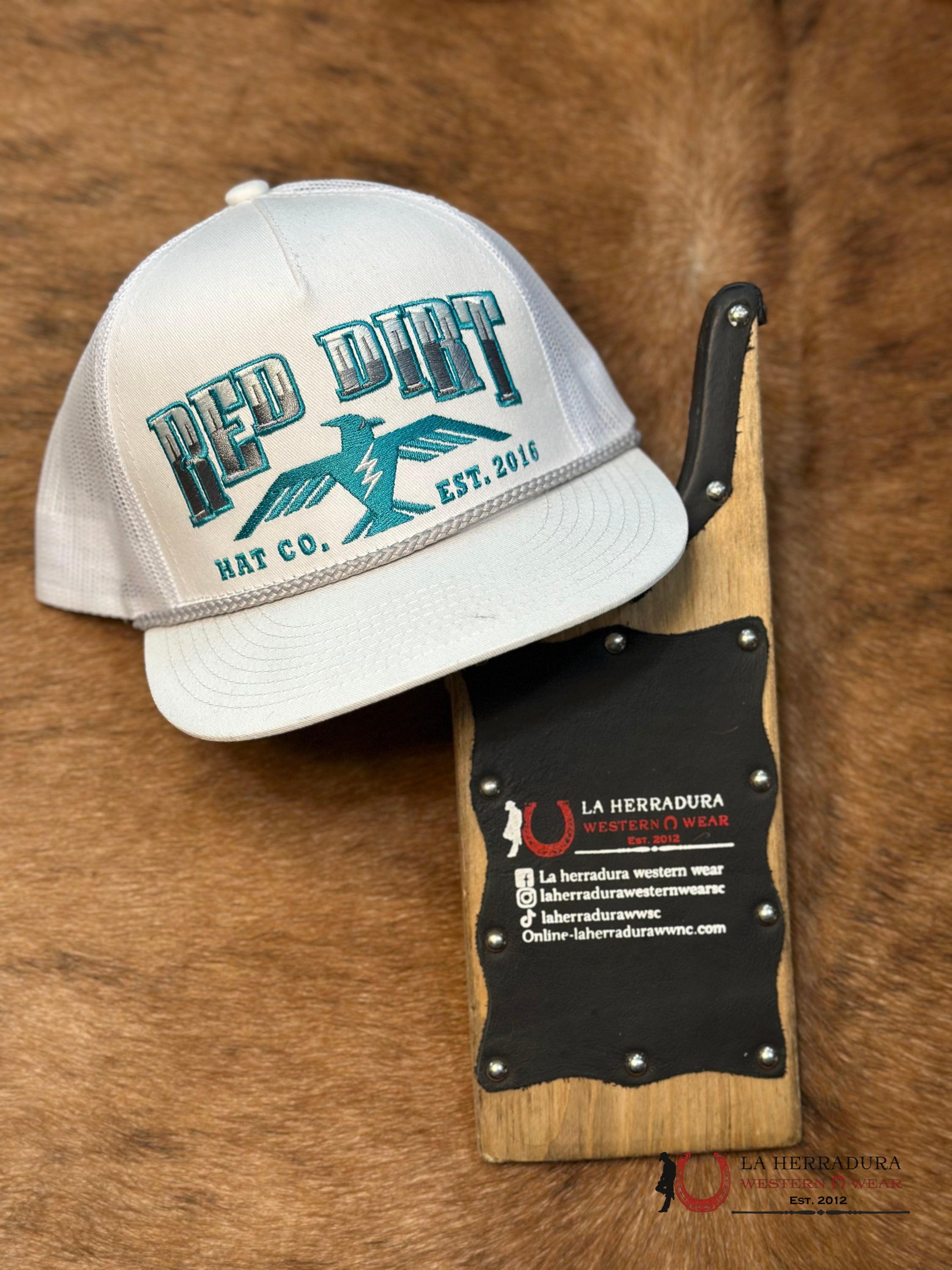 RED DIRT WHITE CAPS MENS GORRAS HOMBRES