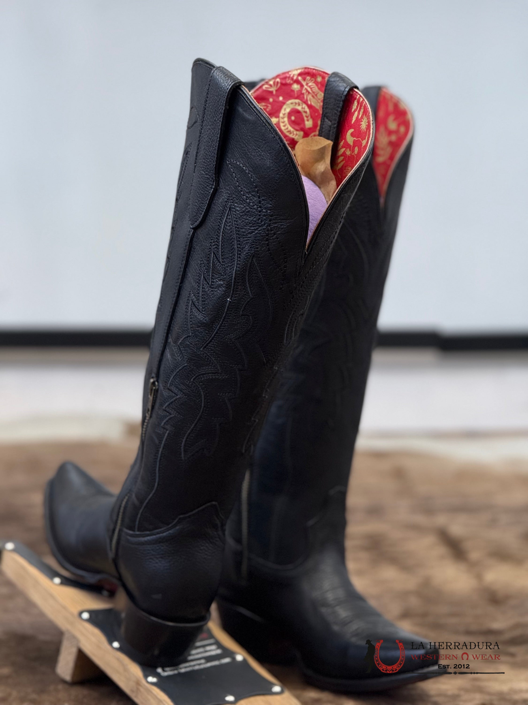 ALEXA WIDE CALF ROCCA SOFT BLACK PUNTAL LADY RED BOTTOM TALL BOOT BOTAS MUJERES