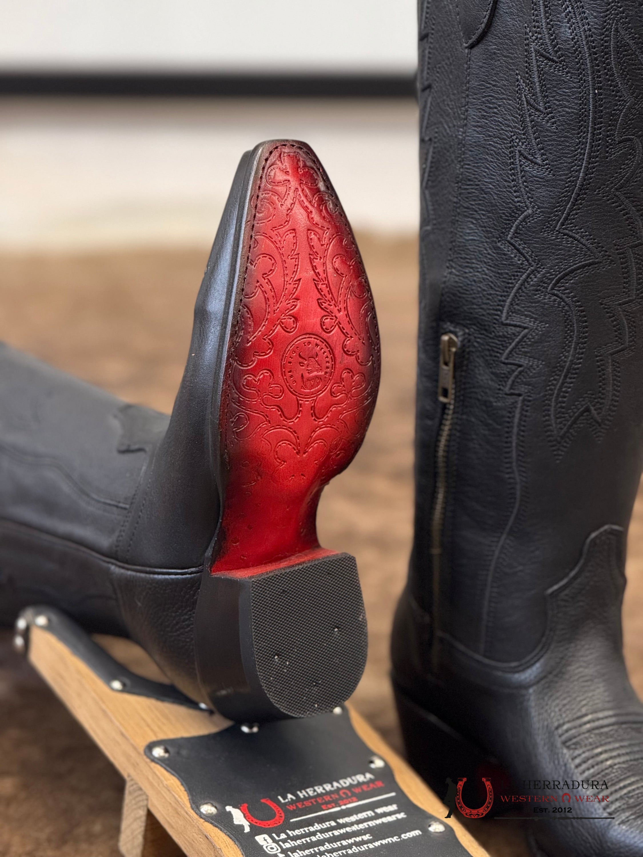 ALEXA WIDE CALF ROCCA SOFT BLACK PUNTAL LADY RED BOTTOM TALL BOOT BOTAS MUJERES